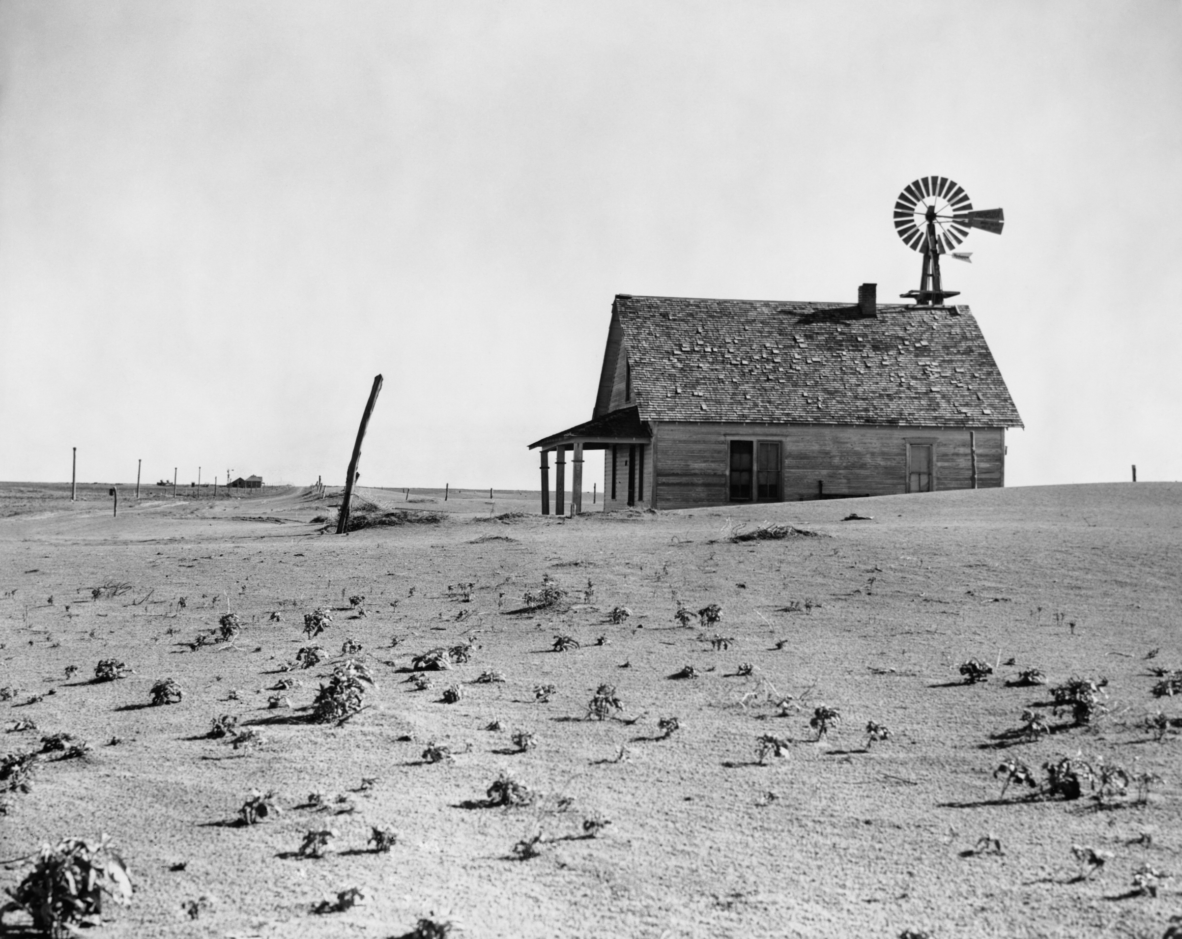 An abandoned farm house in Texas in the late 1930s. (Bettmann/Getty Images)