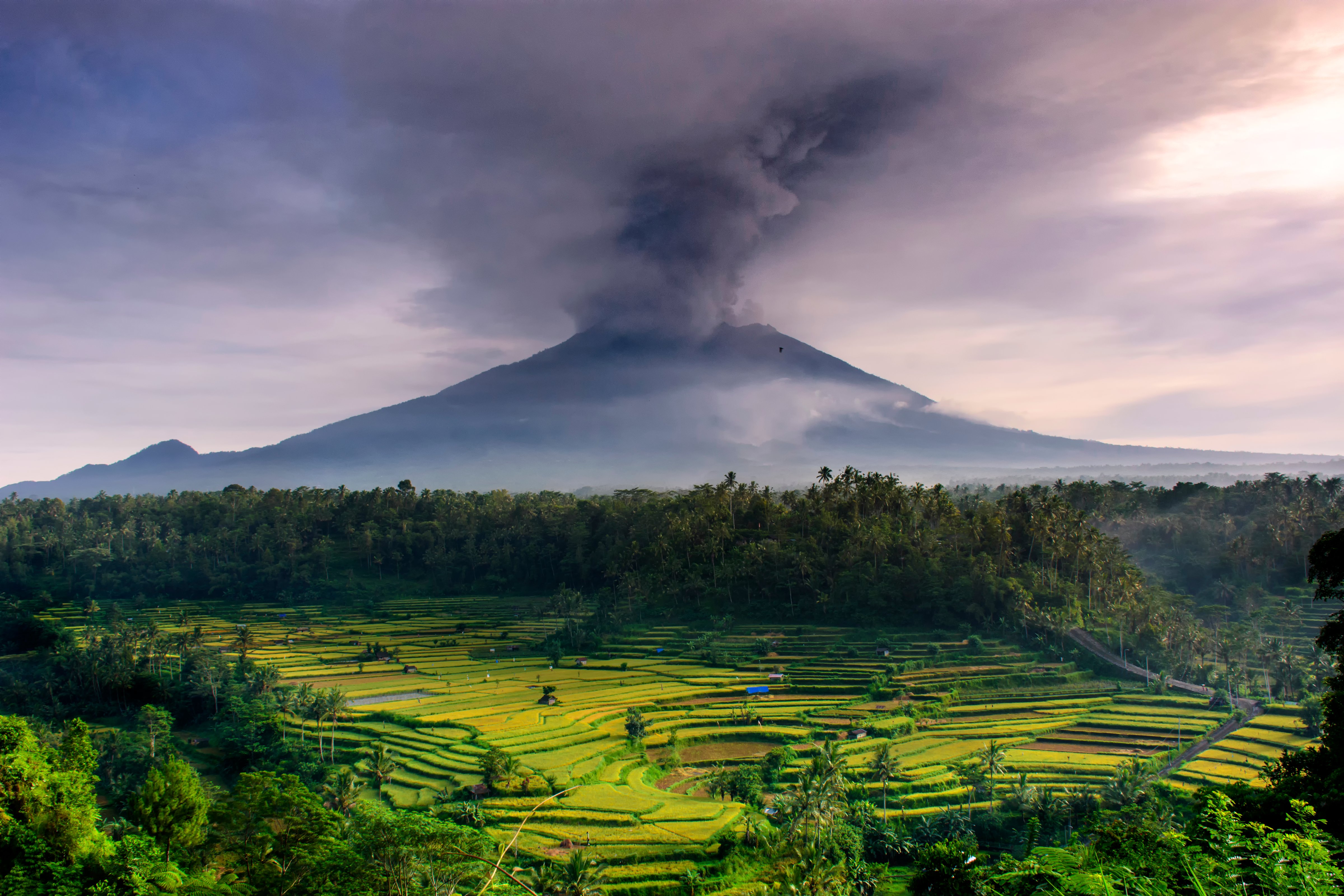 morning scenery with the eruption of mount Agung, Bali taken at 11/27/2017 from beaskih area (Raung Binaia—Getty Images)