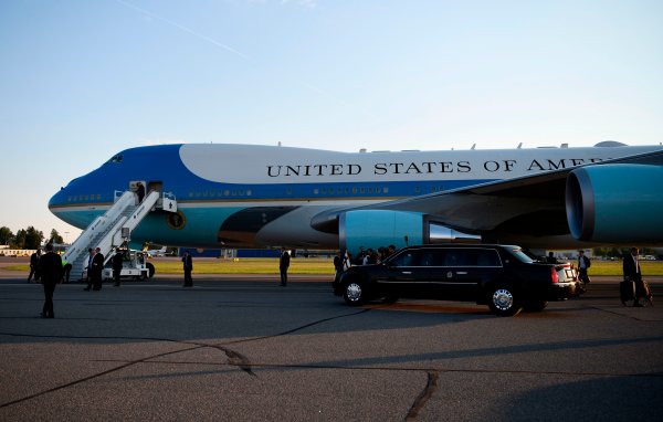 Trump Wants To Redesign Air Force One Here S Why It S Blue