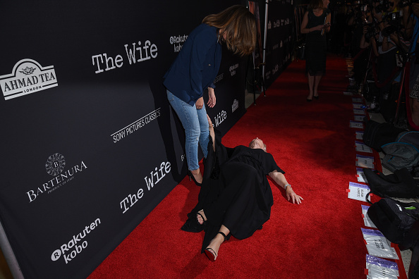 Glenn Close and Rose Byrne attend the Premiere of 'The Wife'