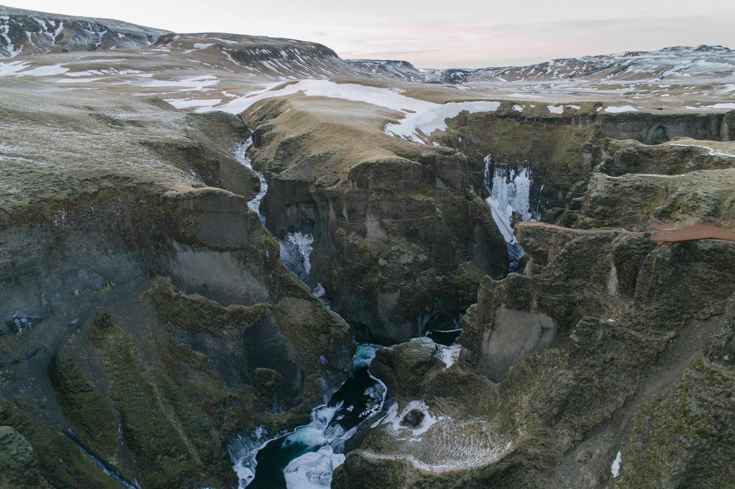 Fjaðrárgljúfur Canyon (Kiliii Yuyan)