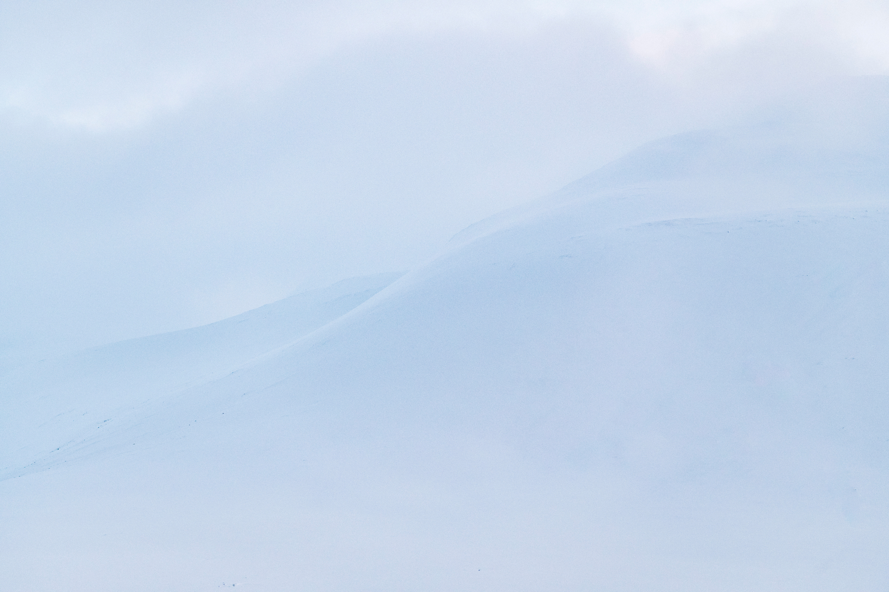 Snow on Ridges near Reyðarfjörður (Kiliii Yuyan)