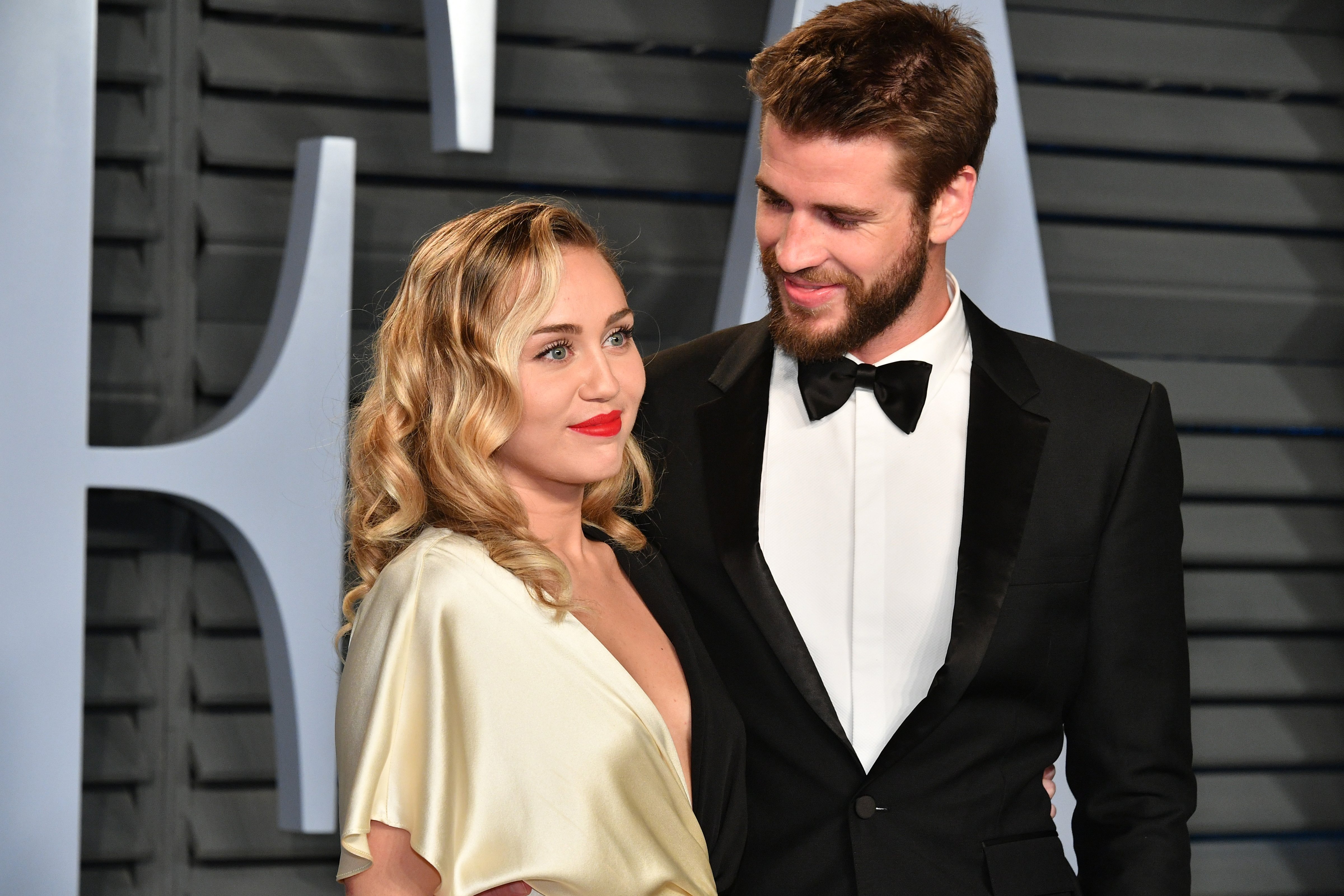 Miley Cyrus (L) and Liam Hemsworth attend the 2018 Vanity Fair Oscar Party hosted by Radhika Jones at Wallis Annenberg Center for the Performing Arts on March 4, 2018 in Beverly Hills, California. (Dia Dipasupil&mdash;Getty Images)