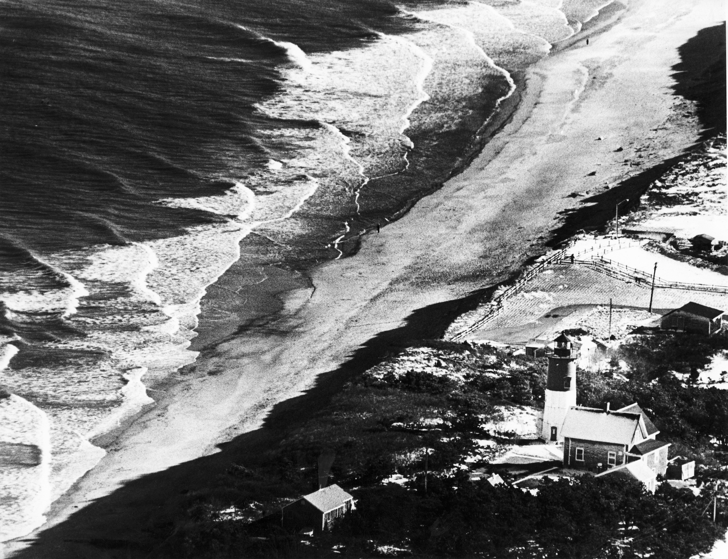 Aerial view of waves along the shoreline of Nauset Light Beach in 1987 (Boston Globe / Getty Images)