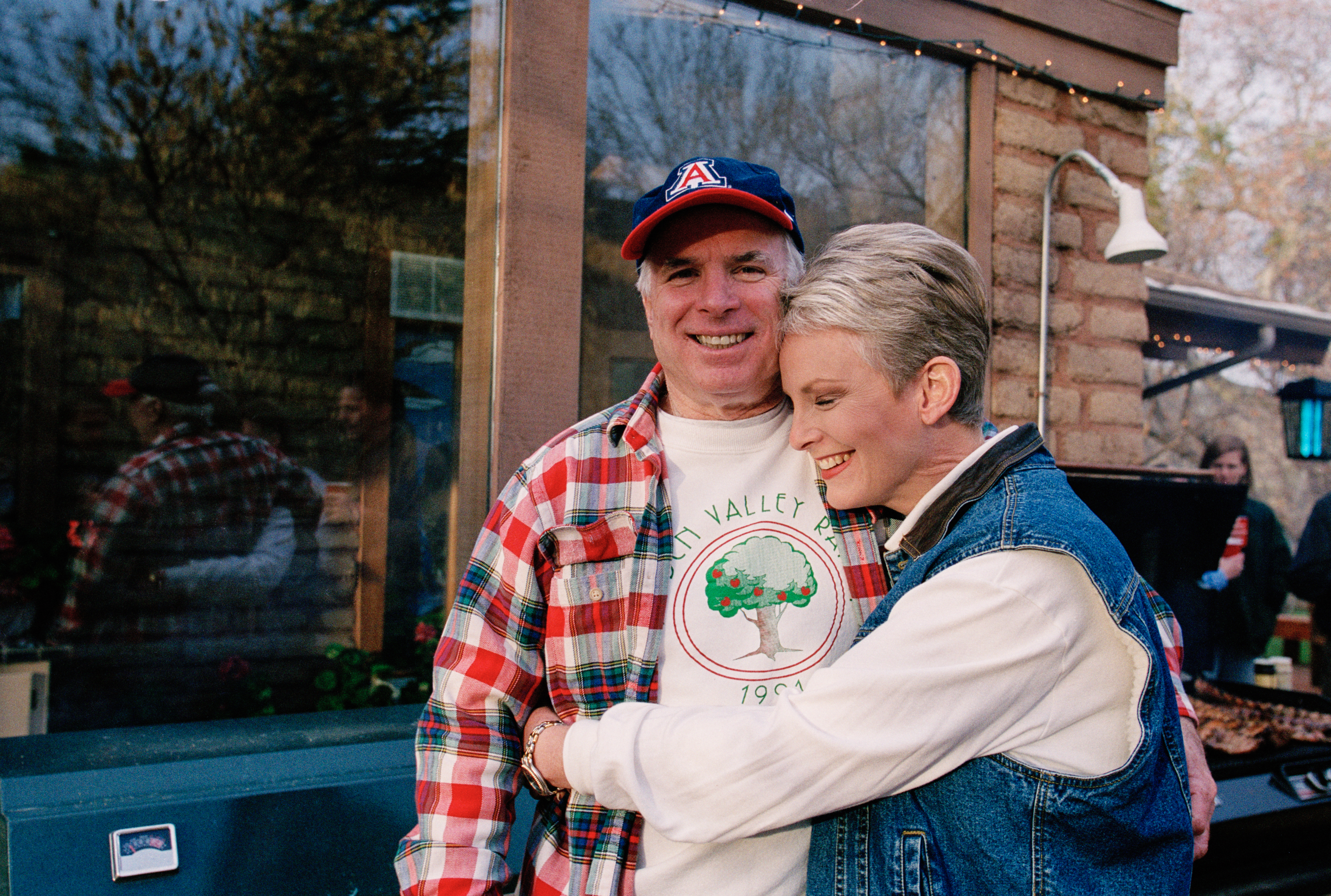 Presidential candidate John McCain (L) and his wife, Cindy McCain, smile for the camera at their family ranch, March 9, 2000 near Sedona, Arizona. (David Hume Kennerly—Getty Images)