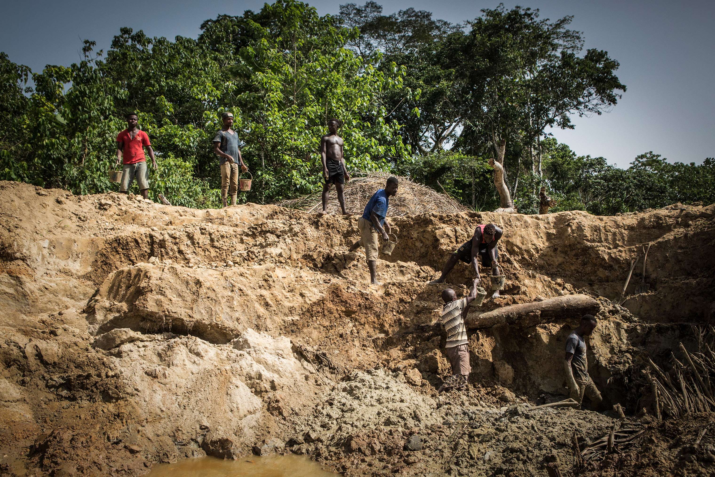 Miners extract gravel at a diamond mine in Koryardu, Sierra Leone, where the 709-carat diamond was found in 2017. (Jane Hahn for TIME)