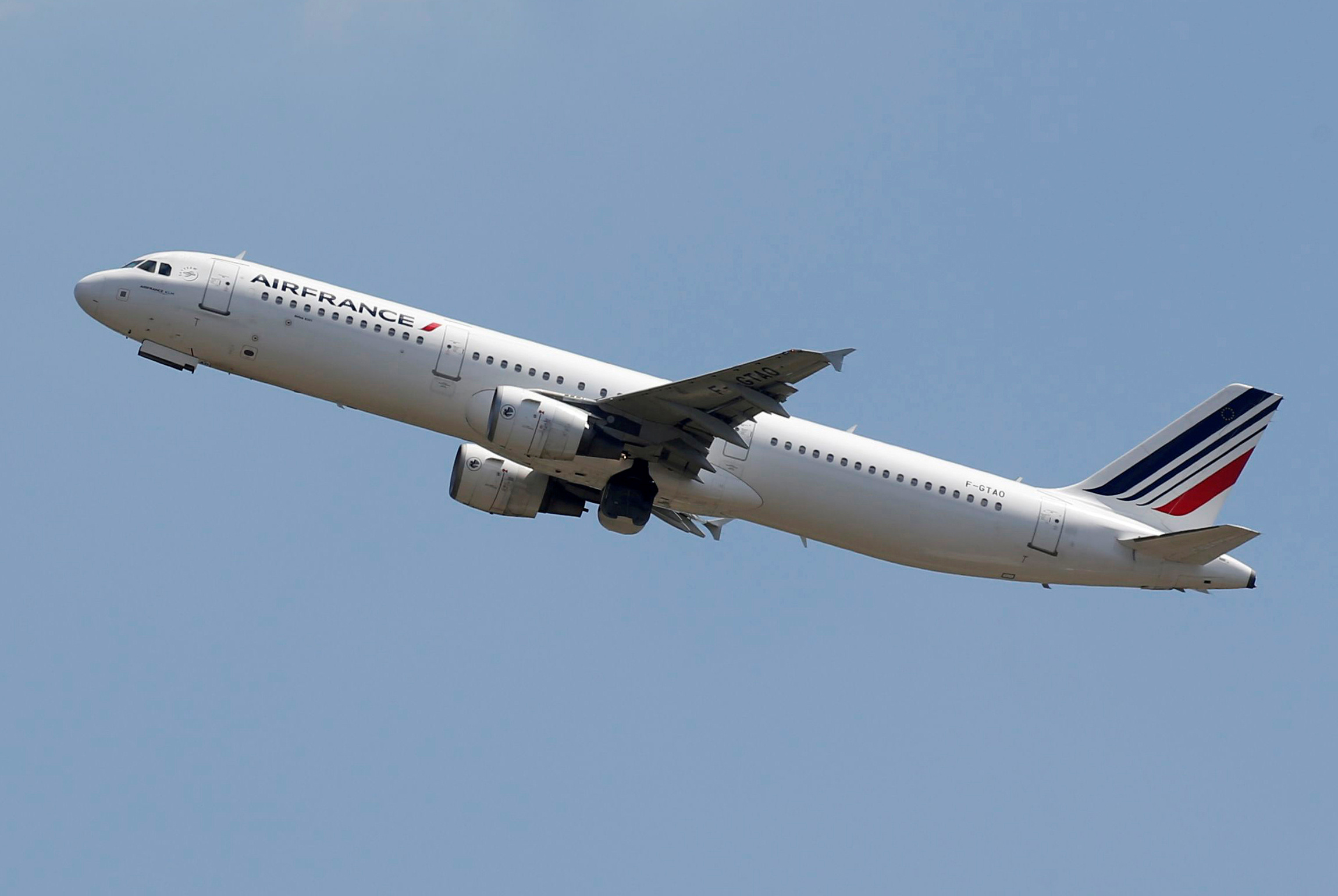 FILE PHOTO: An Air France Airbus A321 aircraft takes off in Colomiers near Toulouse