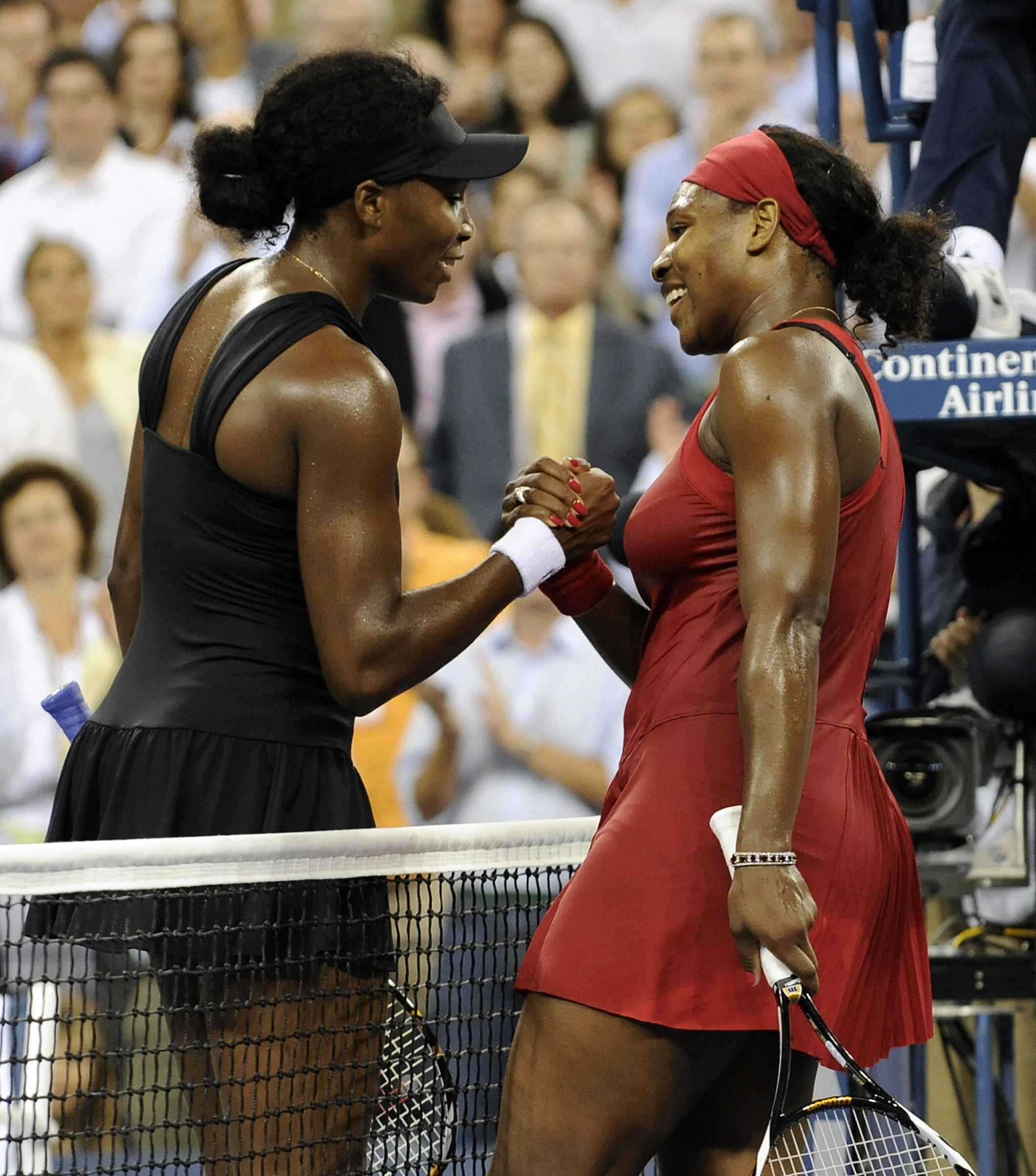 Serena Williams (R) of the United States