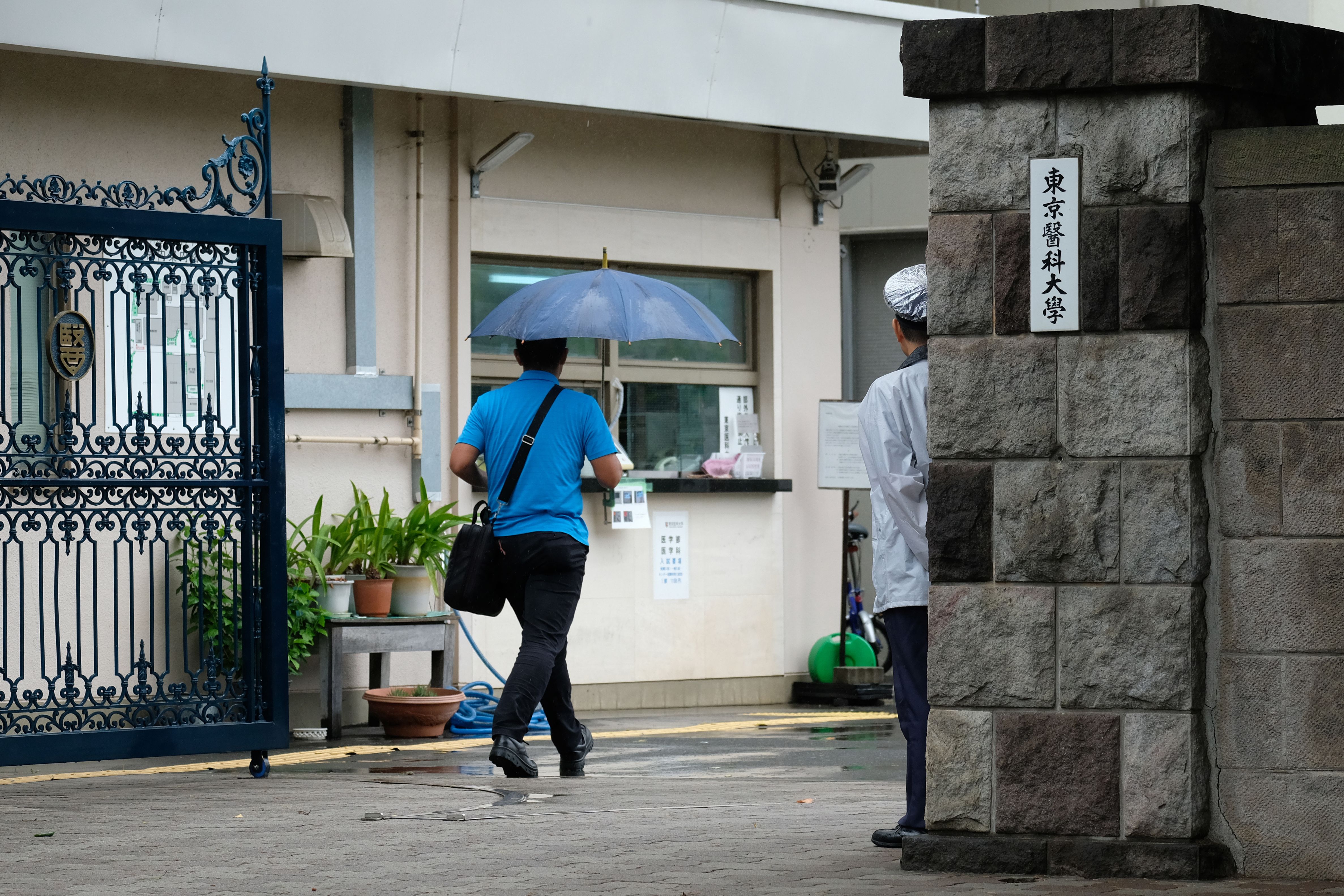 A man walks into the Tokyo Medical University in Tokyo on August 8, 2018. - A Tokyo medical school on August 7 admitted entrance test scores for female applicants were routinely altered to keep women out and apologised for the discrimination after a probe. (Photo by Kazuhiro NOGI / AFP)        (Photo credit should read KAZUHIRO NOGI/AFP/Getty Images) (Kazuhiro Nogi—AFP/Getty Images)