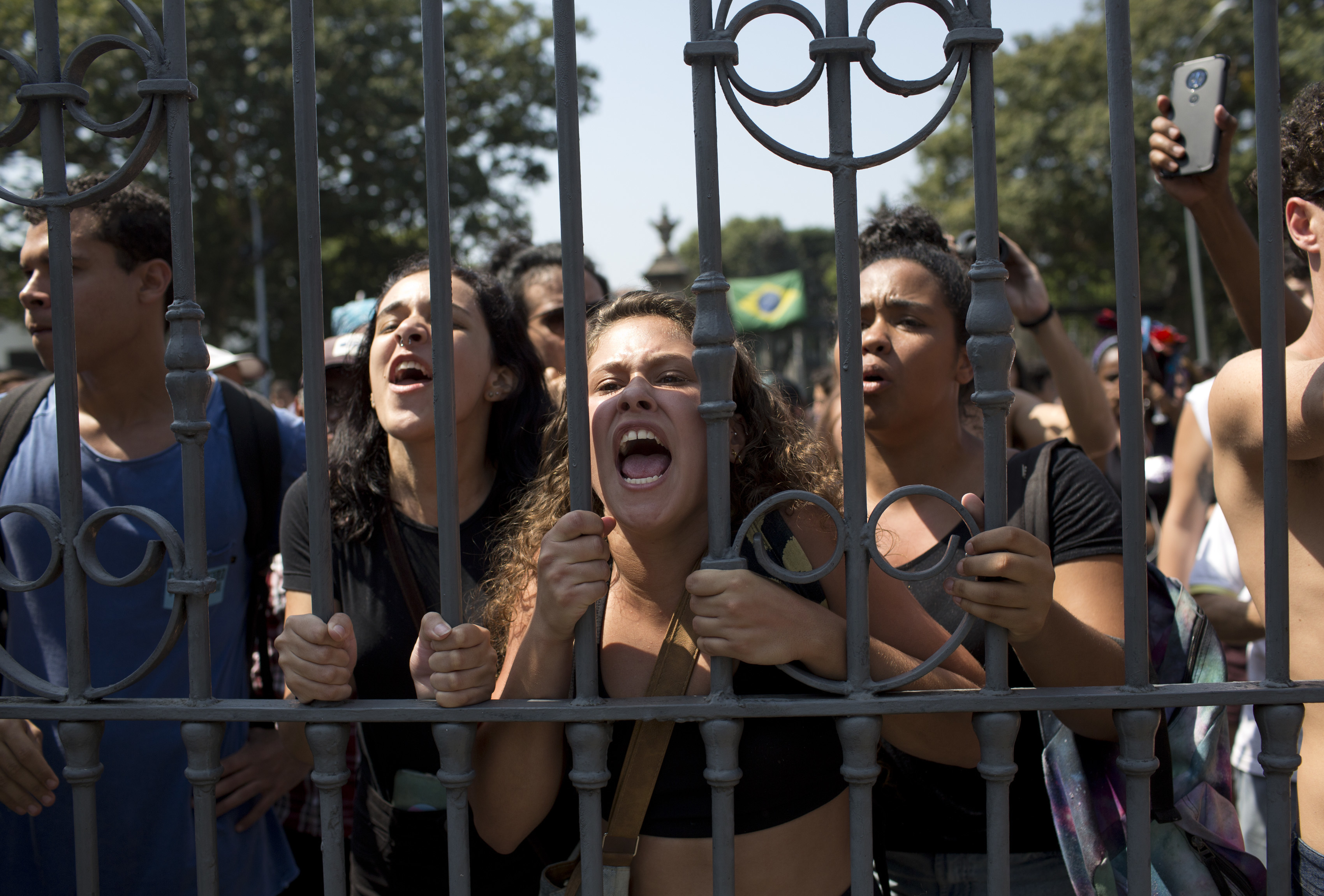 Students and National Museum employees protest outside the National Museum of Rio de Janeiro, Brazil, on Sept. 3, 2018. (Silvia Izquierdo—AP)