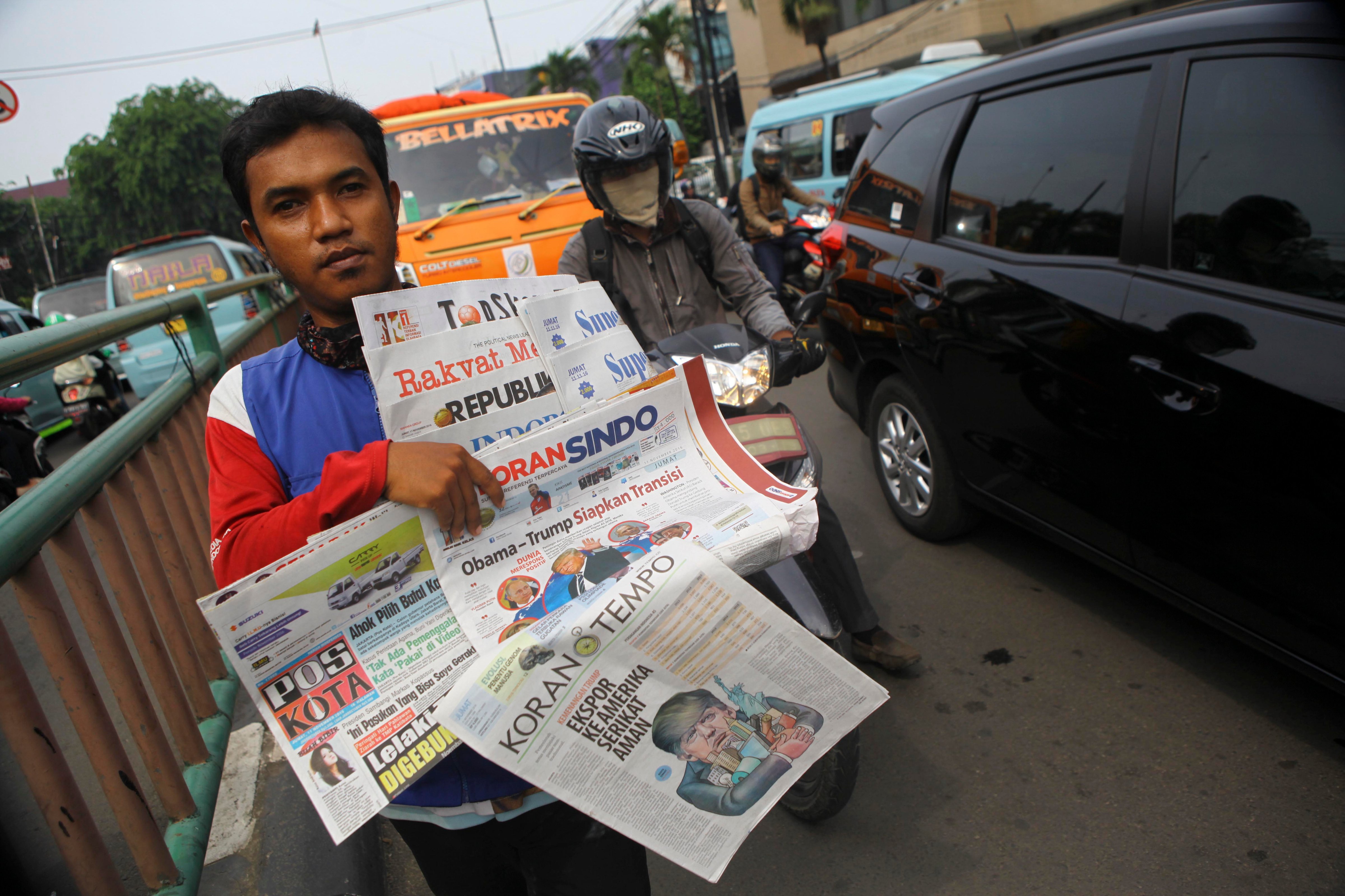 A newspaper vendor in Jakarta, indonesia on Nov. 11, 2016. (Solo Imaji—Barcroft Images/Getty Images)