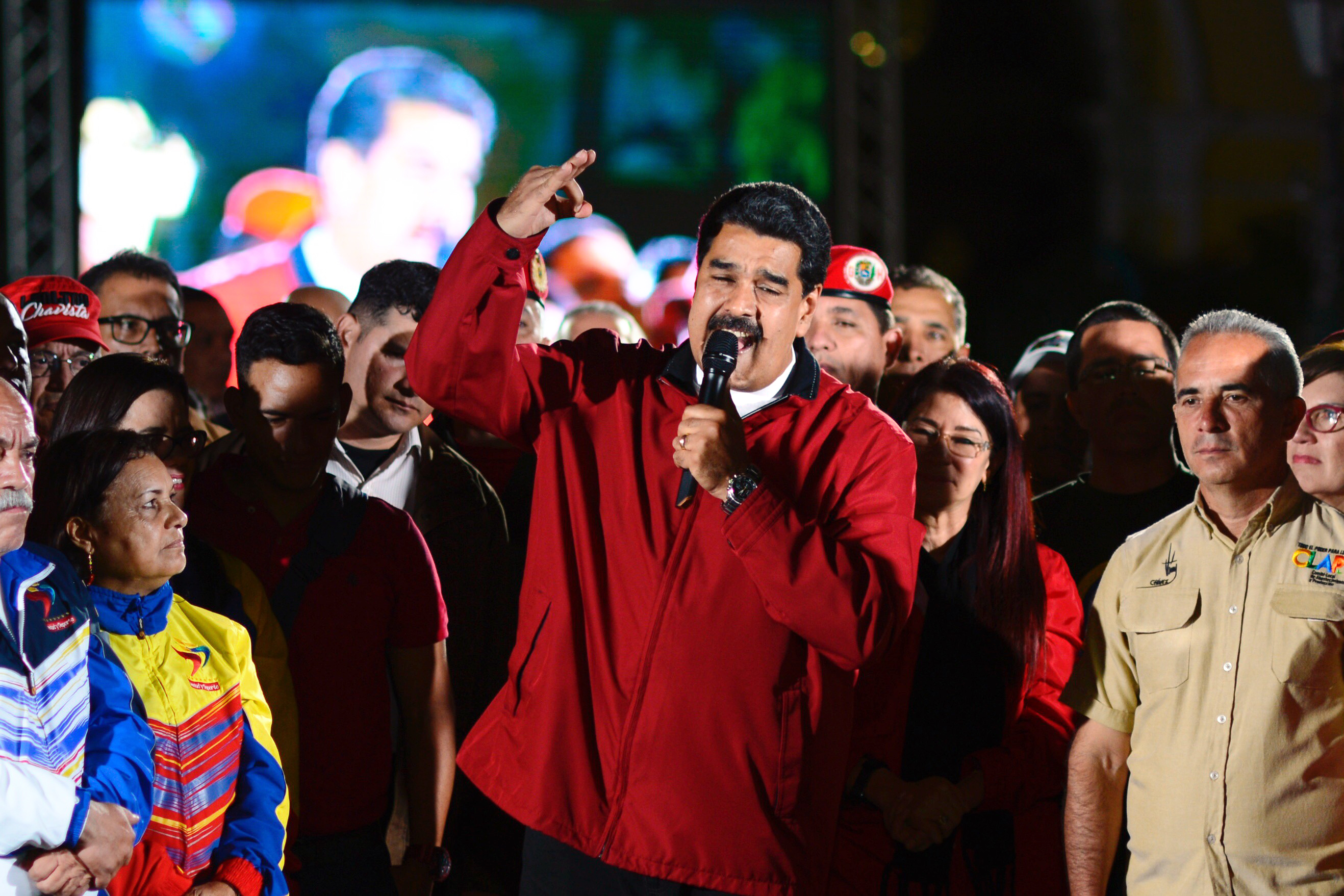 The Venezuelan President Nicolás Maduro (C) speaks next electoral candidates after the first results of the controversial election for a constituent assembly on the Bolivar square in Caracas, Venezuela, 31 July 2017. (picture alliance via Getty Images)