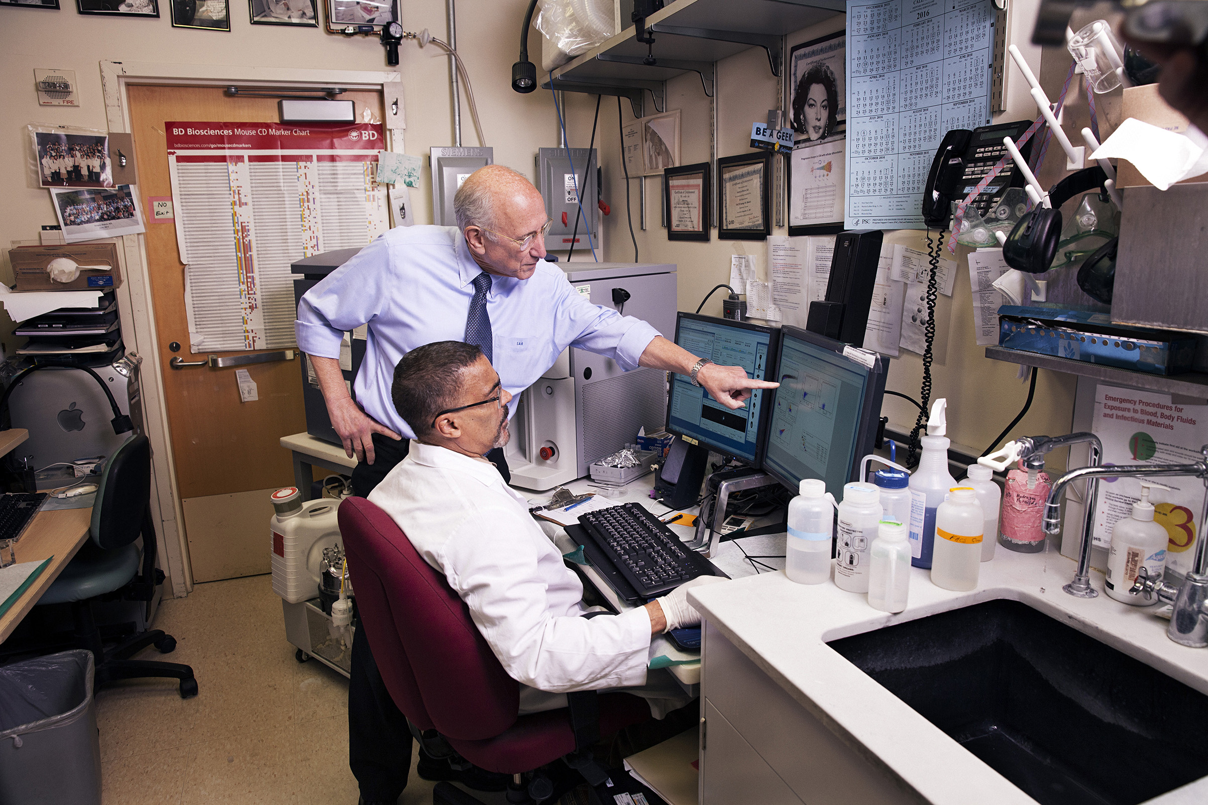 Dr. Steven Rosenberg, one of the pioneers of immunotherapy, in his labs at the National Cancer Institute (Jesse Dittmar—Redux)