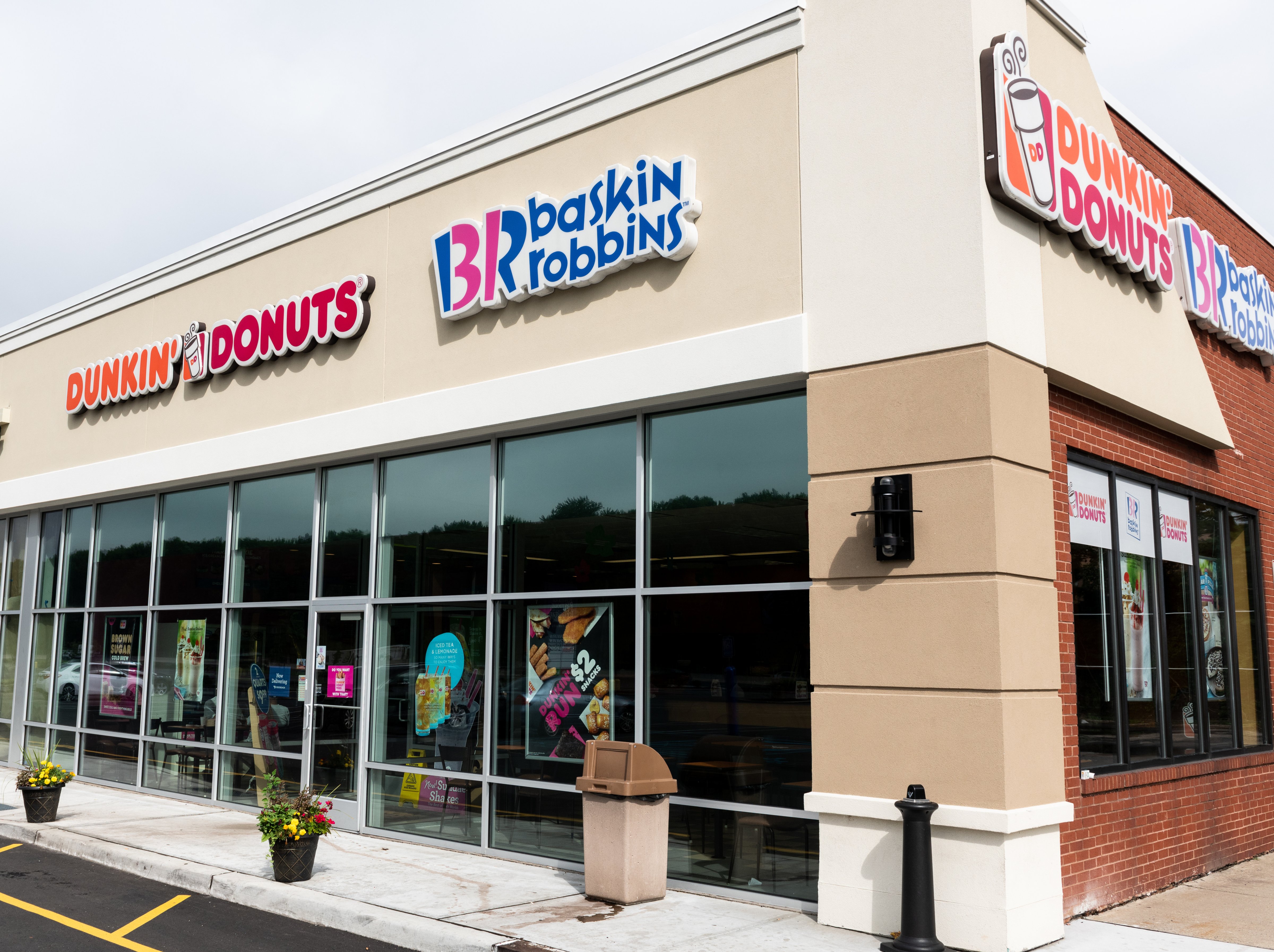 Dunkin' Donuts and Baskin-Robbins store in North Brunswick Township, New Jersey. (Michael Brochstein—SOPA Images/LightRocket/Getty Images)