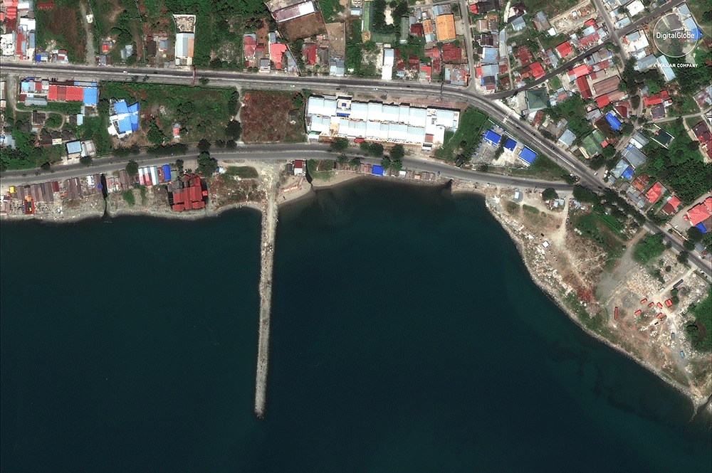 An ocean jetty which was completely destroyed by the tsunami. (Satellite image ©2018 DigitalGlobe, a Maxar company)