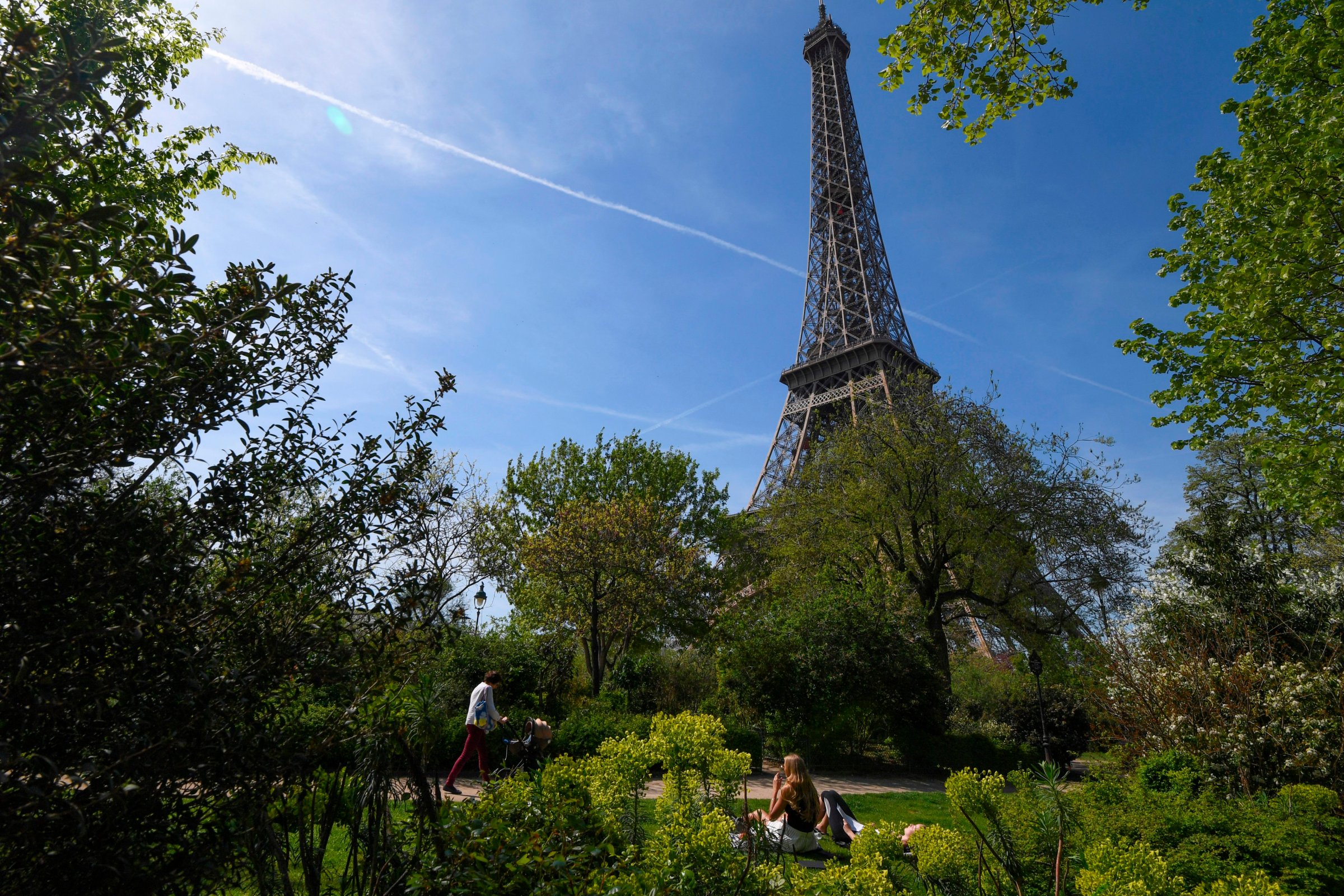 FRANCE-LIFESTYLE-LEISURE-TOURISM-WEATHER-FEATURE