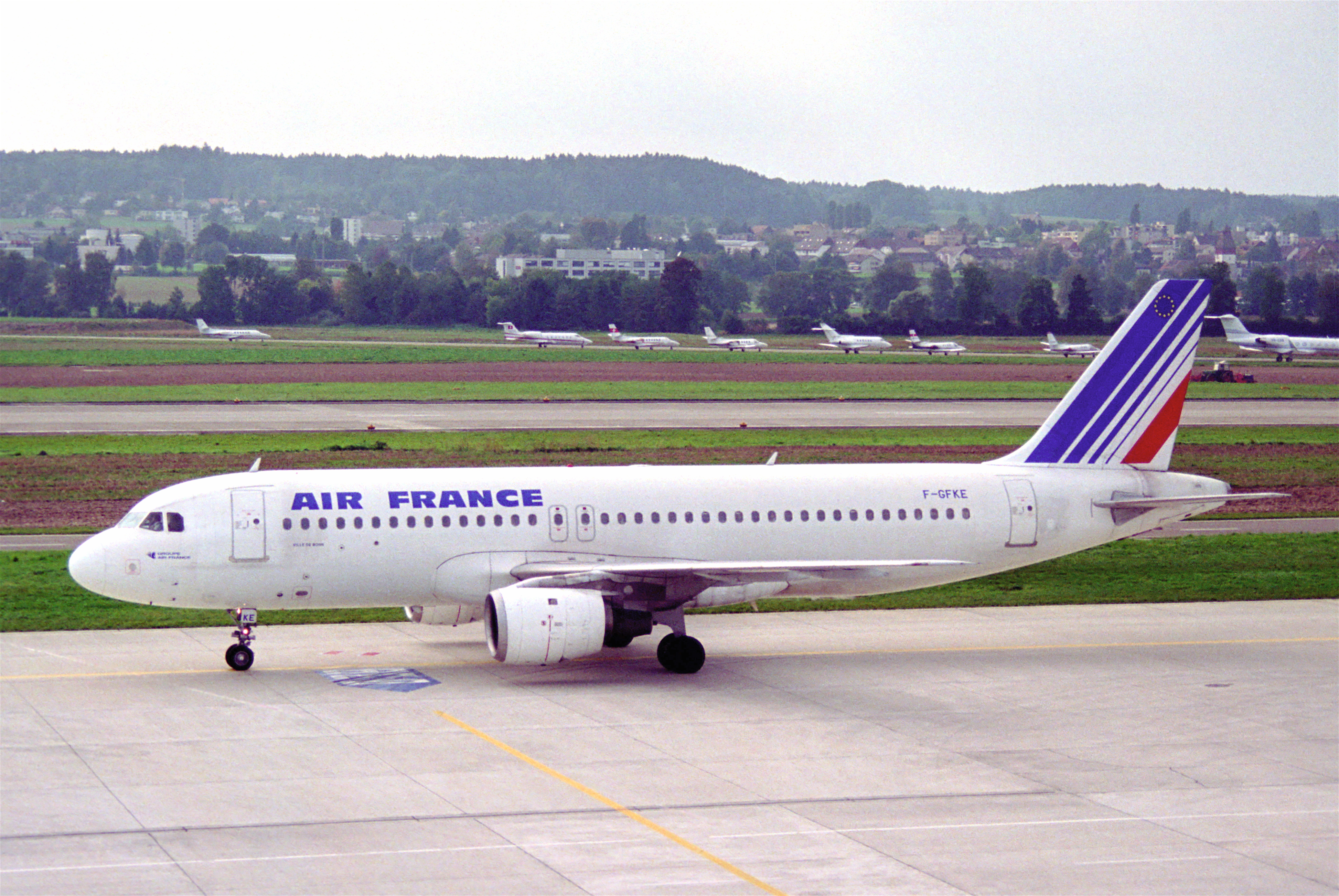 Air_France_Airbus_A320-100;_F-GFKE@ZRH;24.09.1995_(5471567674)