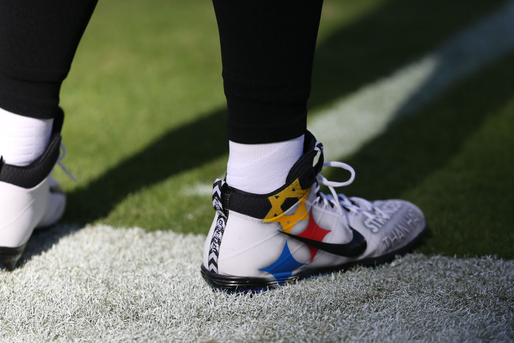 Quarterback Ben Roethlisberger #7 of the Pittsburgh Steelers wears cleats in response to last months mass shooting in Pittsburgh prior to the game against the Baltimore Ravens at M&amp;T Bank Stadium on November 4, 2018 in Baltimore, Maryland. (Will Newton&mdash;Getty Images)