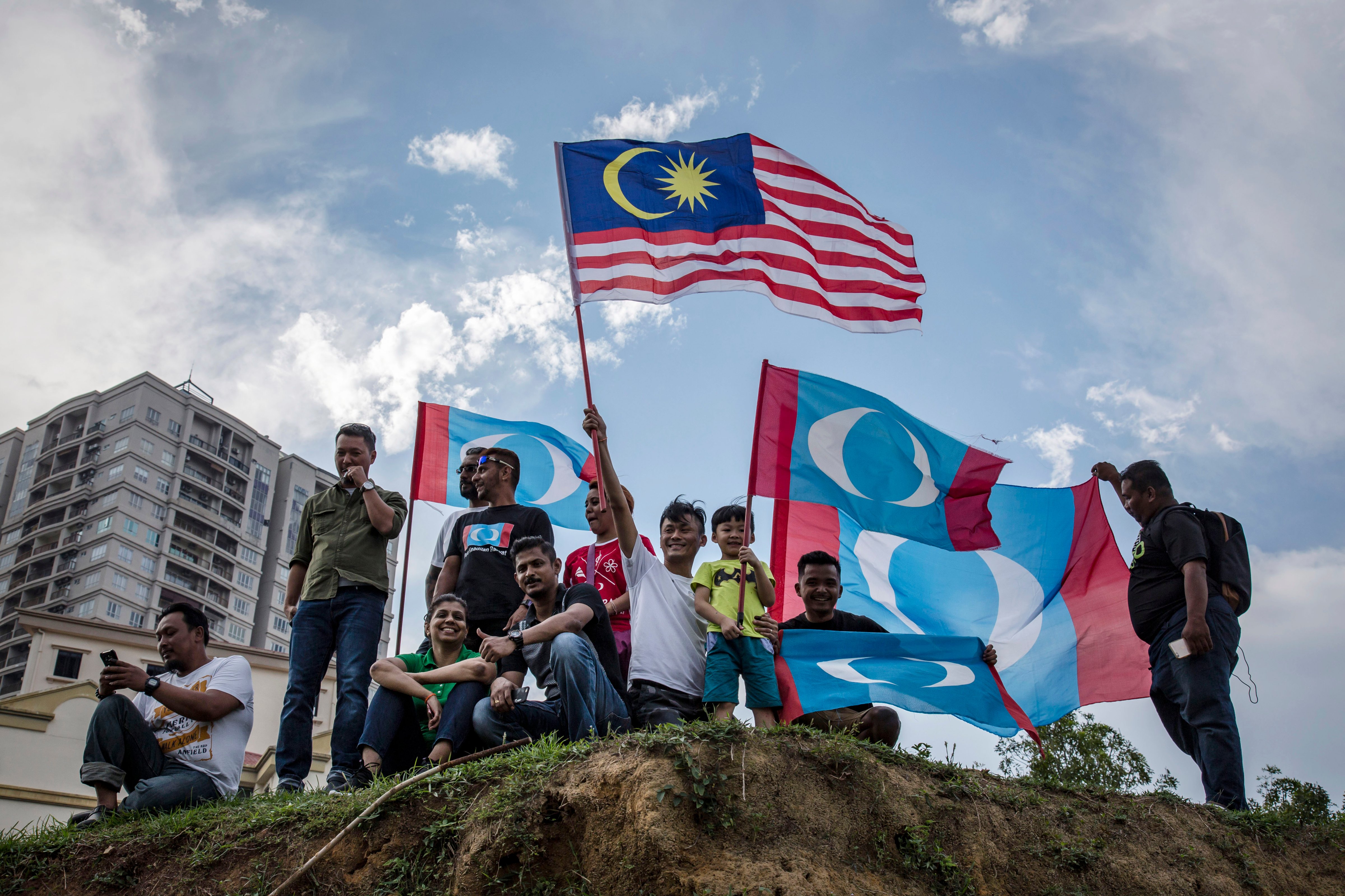 Supporters of 'Pakatan Harapan' (The Alliance of Hope), wait for Mahathir Mohamad to be sworn in as Malaysia's prime minister on May 10, 2018 in Kuala Lumpur, Malaysia. (Ulet Ifansasti—Getty Images)