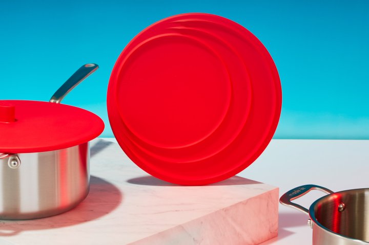 Looking For a Frying Pan With a Lid: A universal lid for all your pots and