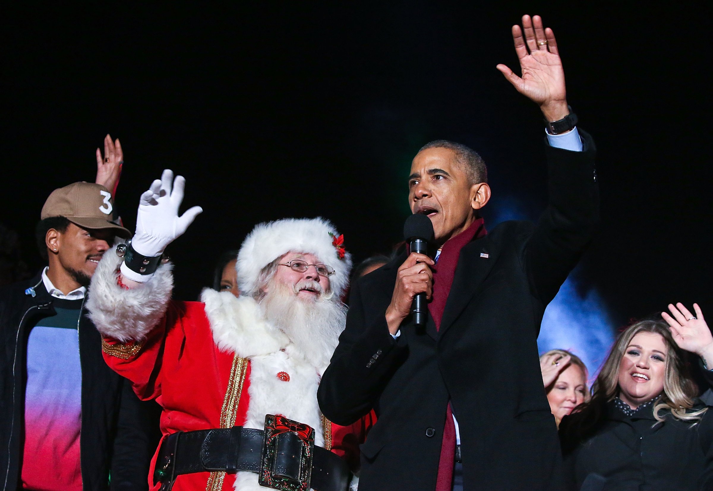Obama visits hospital as Santa