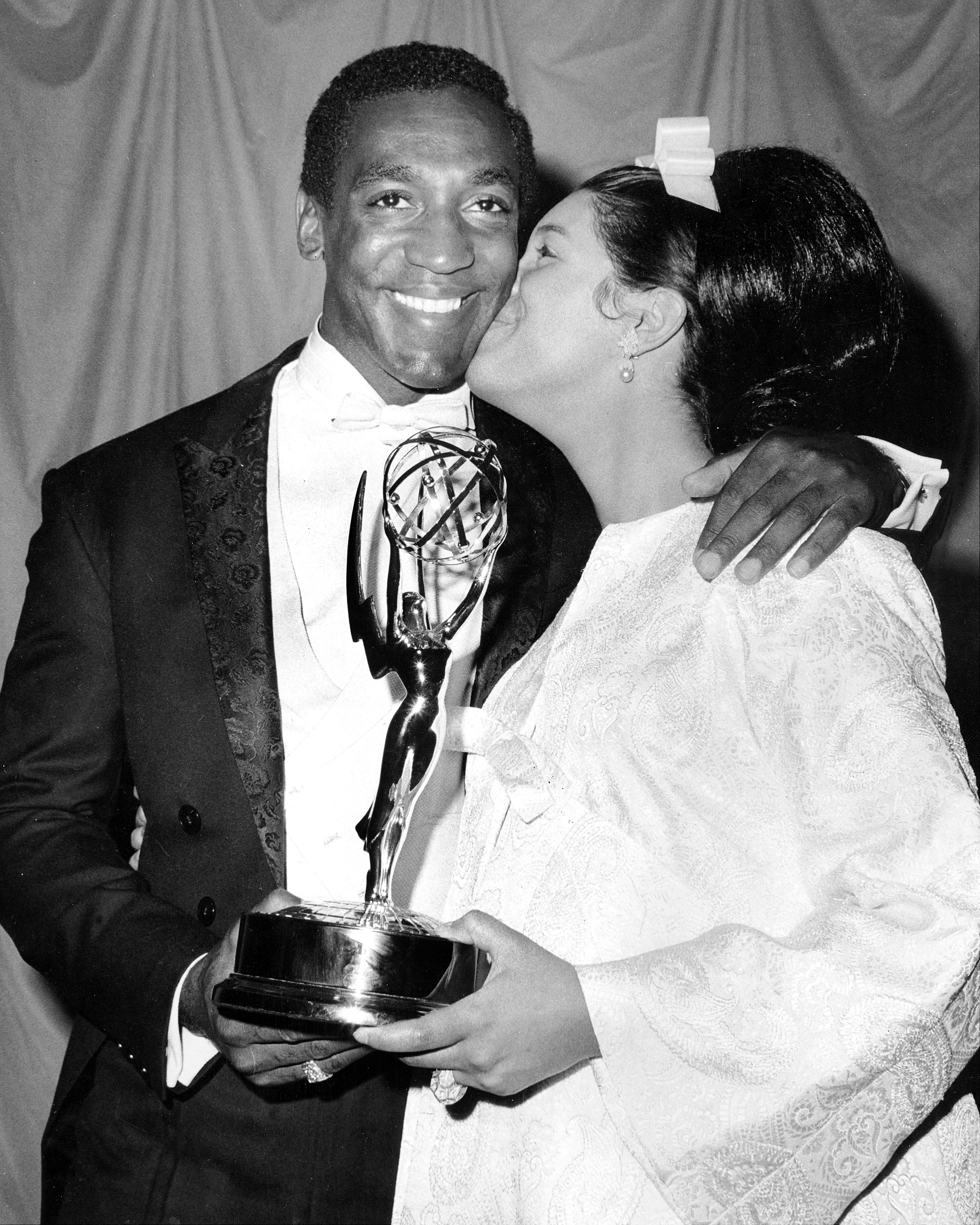 Winner of his first Emmy for "I Spy" is Bill Cosby being con