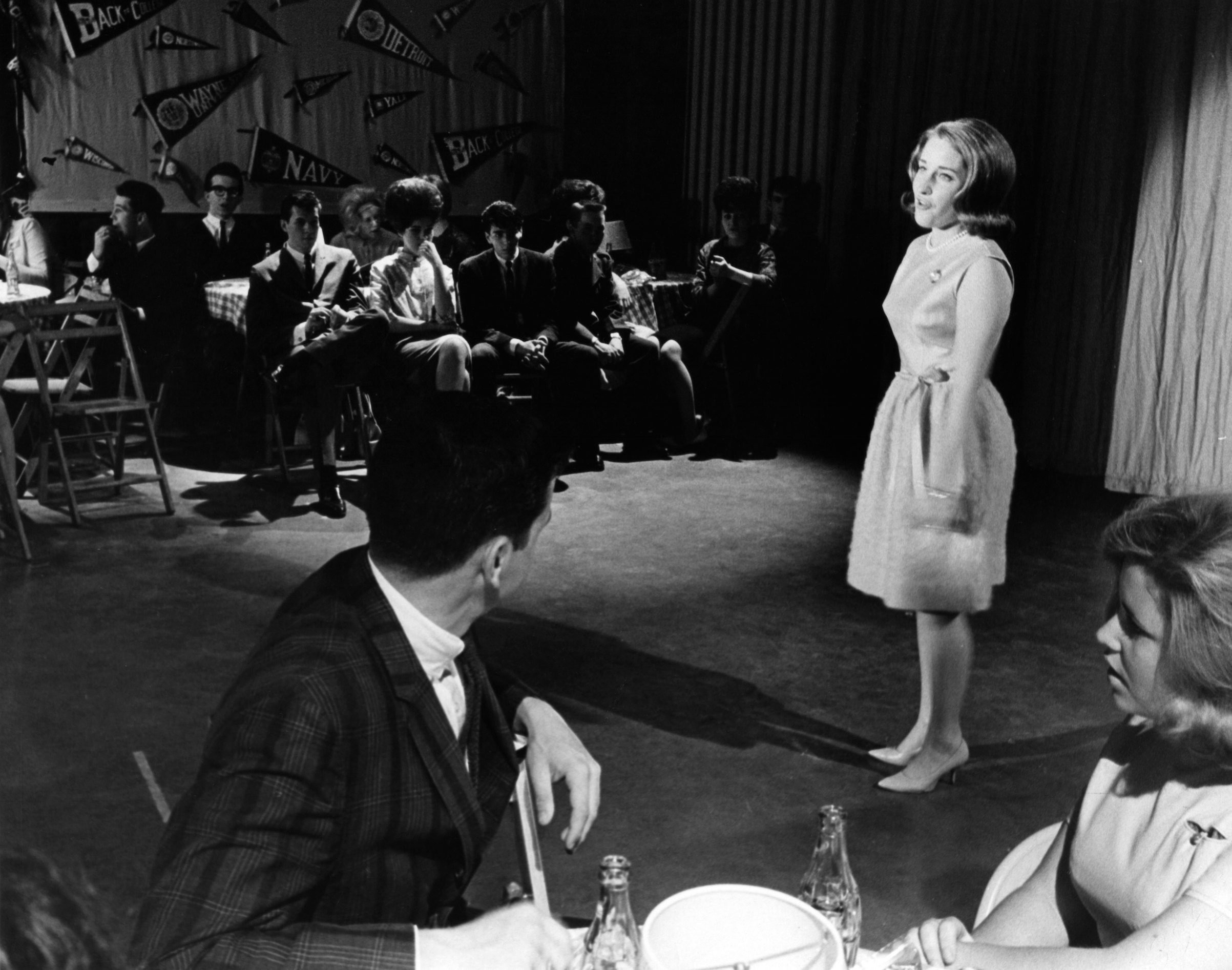 Singer Lesley Gore performs on a TV show  circa 1963 (Michael Ochs Archives/Getty Images)