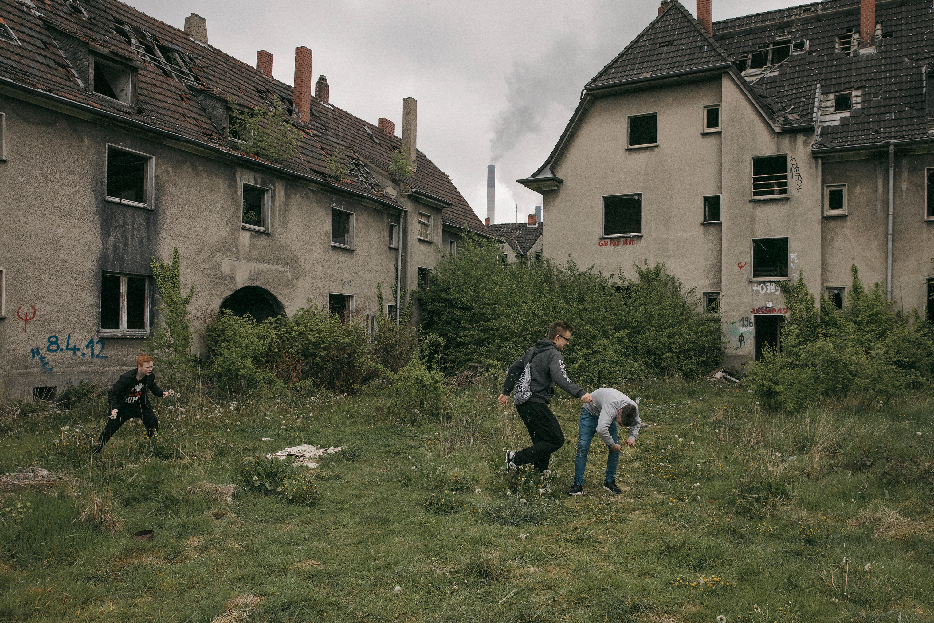 Children of Polish migrant workers play in an abandoned mining settlement in Gladbeck, not far from the mine. (Nanna Heitmann)
