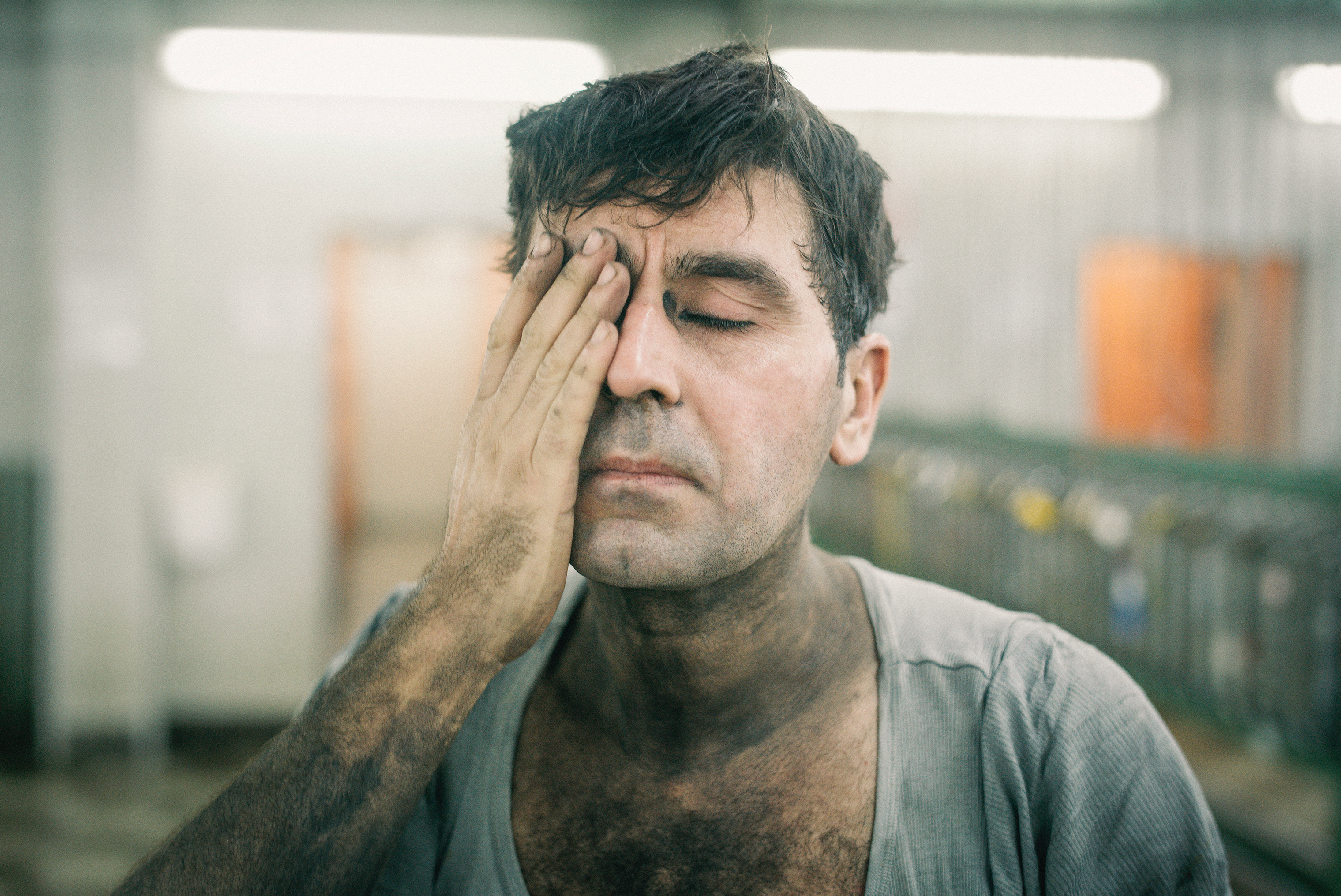 Cin, a Turkish miner, washes coal dust from his face after a night shift in December 2017. (Nanna Heitmann)