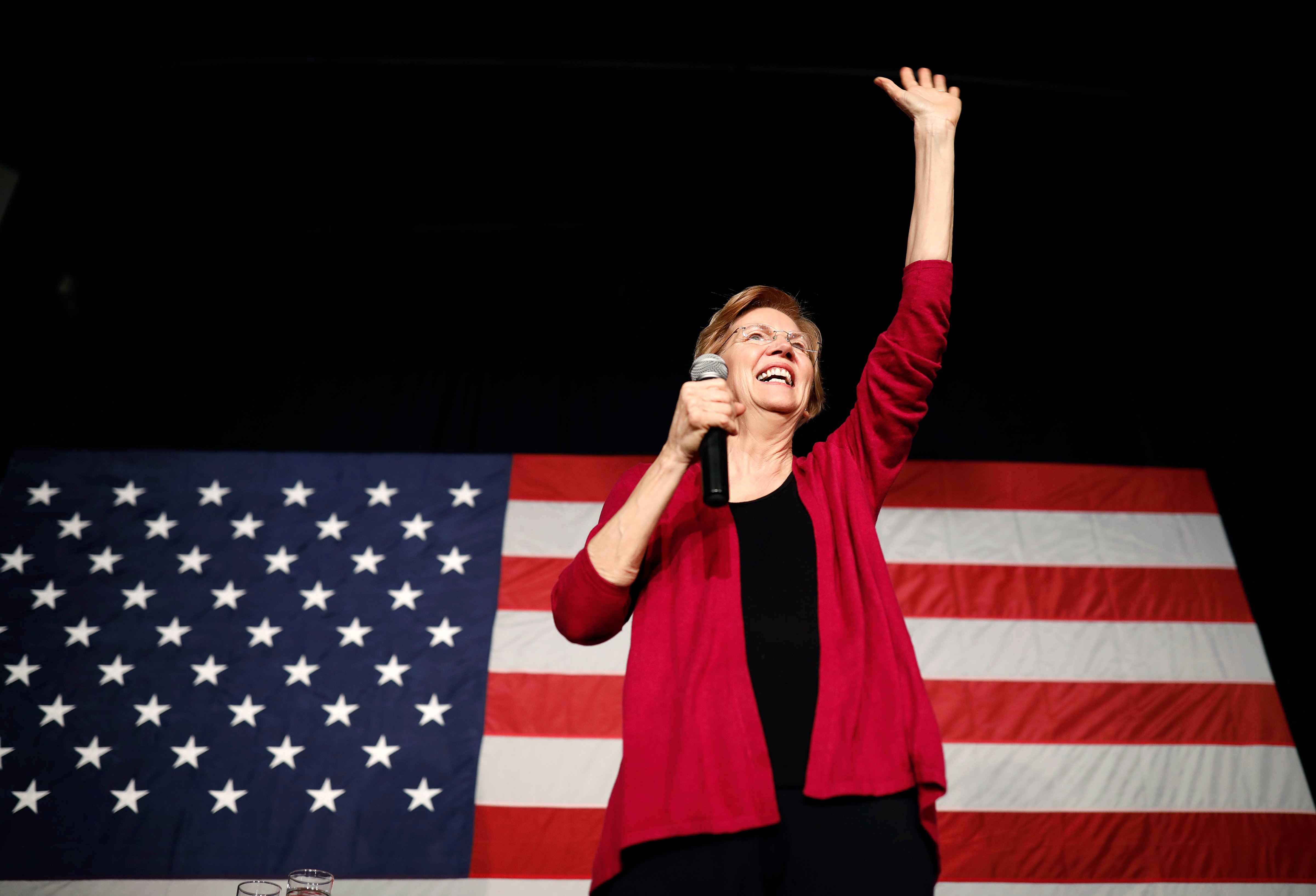 Sen. Elizabeth Warren, D-Mass, waves to the crowd during an organizing event at Curate event space in Des Moines, Iowa, Saturday, Jan. 5, 2019. (Matthew Putney—AP)