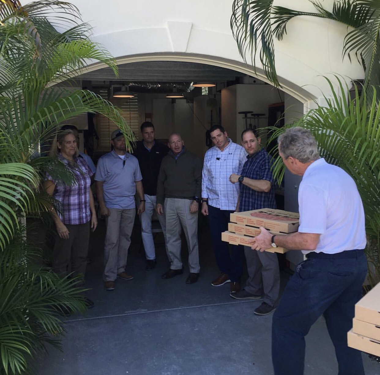 Former president George W. Bush hands pizza to his secret service personnel. (Photo Courtesy Instagram)