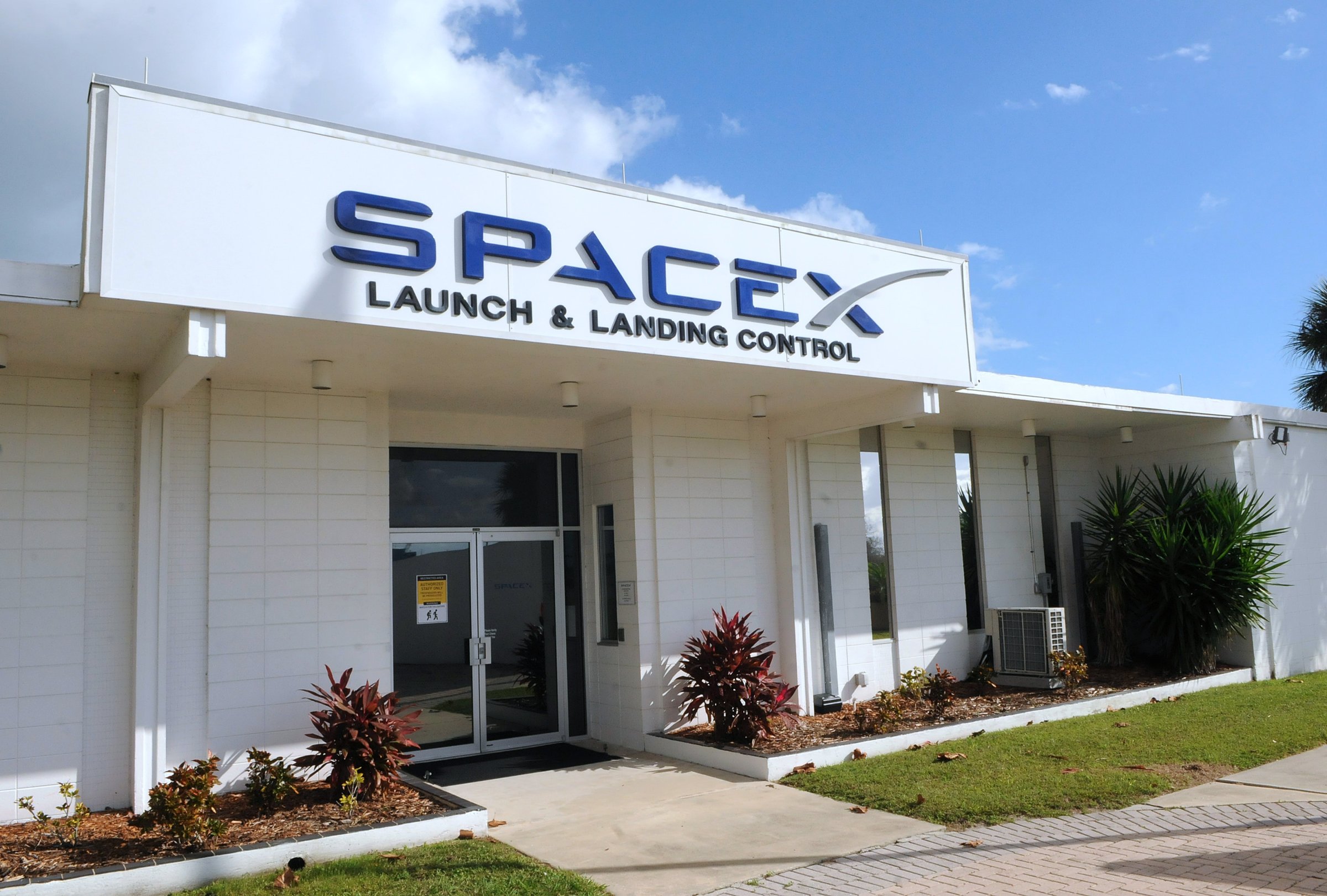 SpaceX To Lay Off 10% Of Its Workers