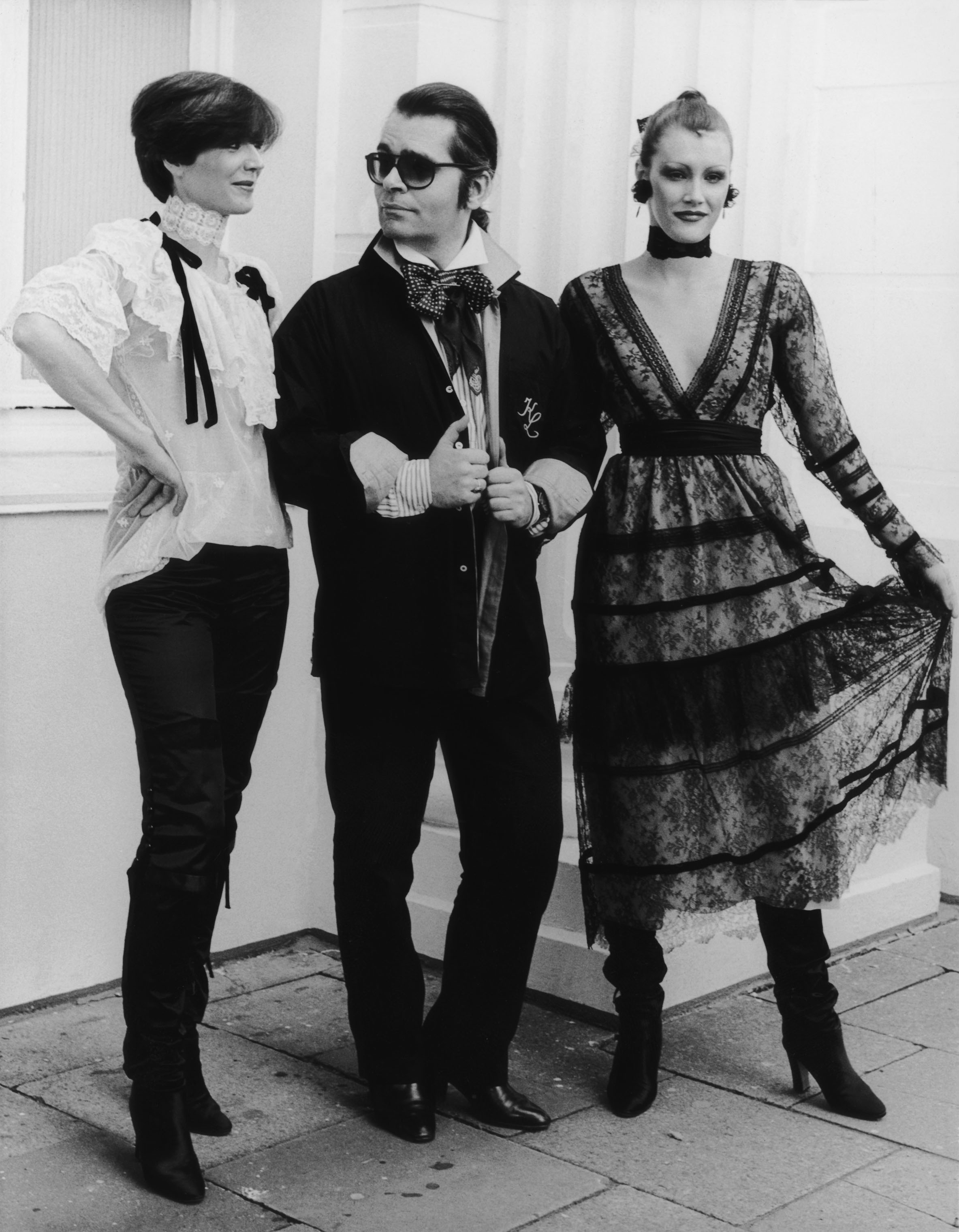 German fashion designer Karl Lagerfeld with two models, circa 1984. (Keystone/Hulton Archive/Getty Images)