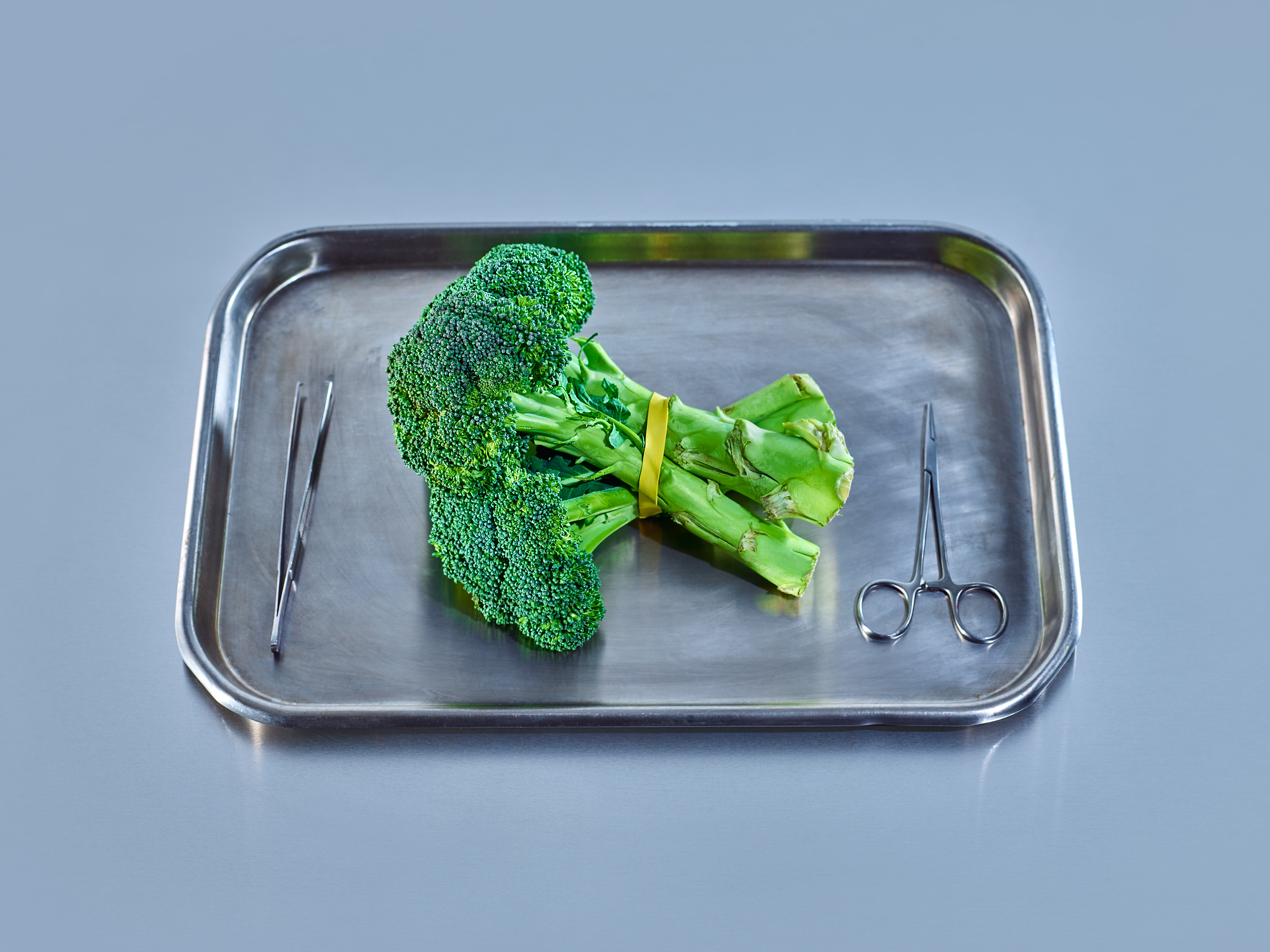 BROCCOLI | Loaded with glucosino­lates. Glucosinolates convert to compounds that can slow breast cancer cells from growing in the lab (Zachary Zavislak for TIME)