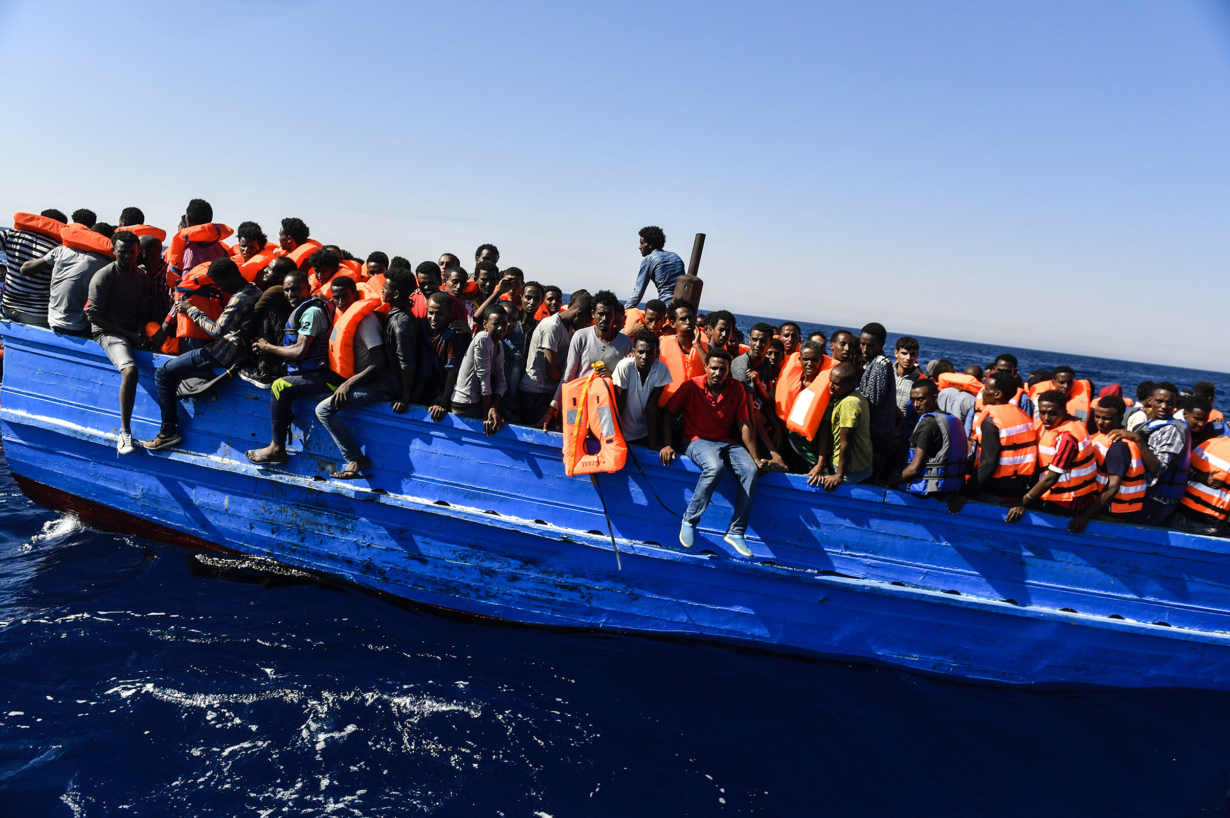 lynsey-addario-mediterranean-migrants-libya-2016