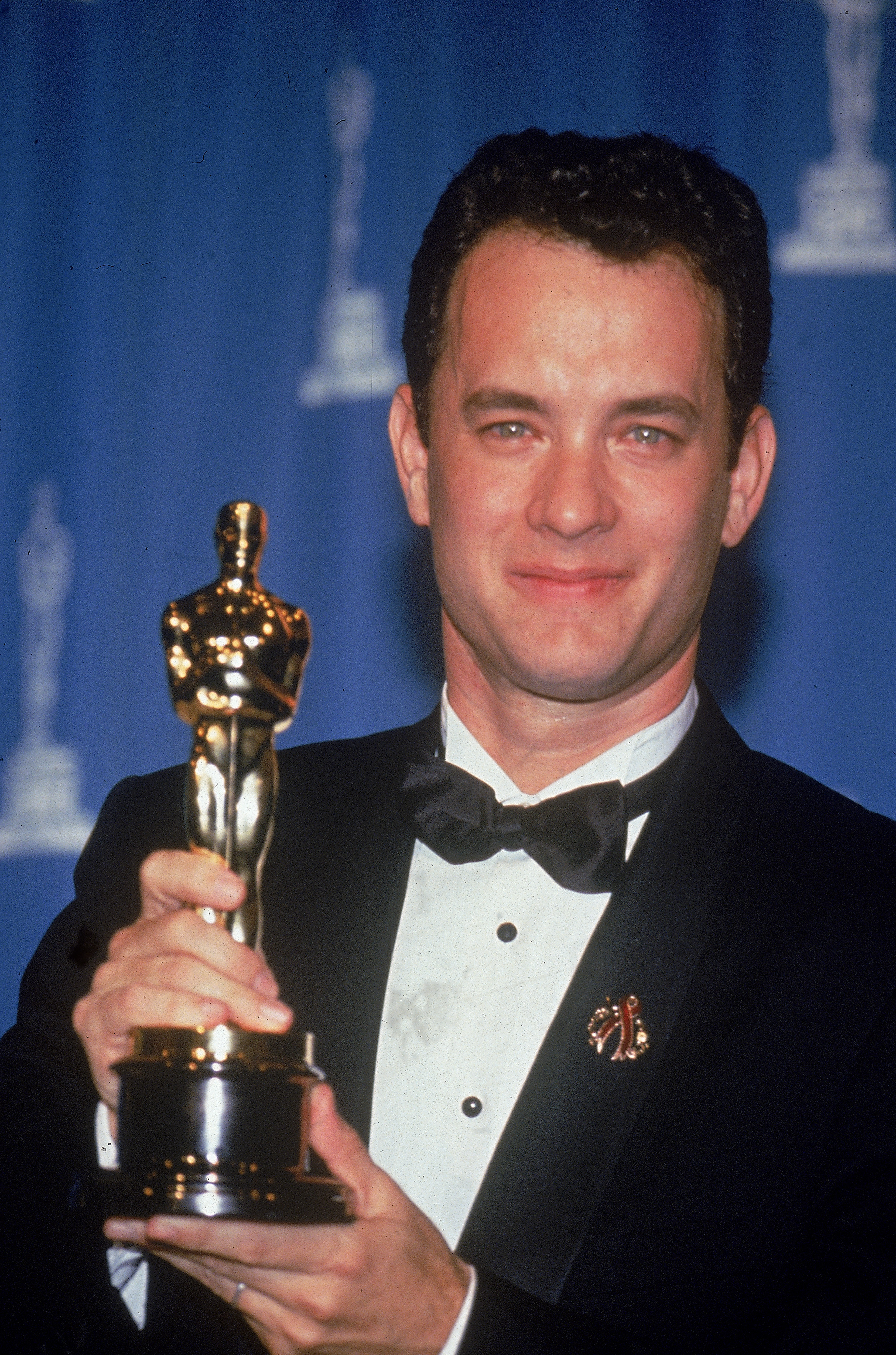 American actor Tom Hanks holds up the Oscar statuette he won for Best Actor for his role in the film 'Philadelphia' in Los Angeles, California, on March 21, 1994. (Fotos International—Getty Images)
