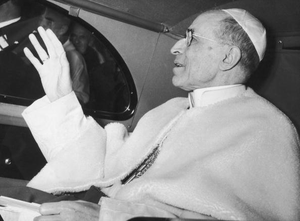 Pope Pius XII (1876 - 1958) leaves his summer residence at Castel Gandolfo and returns to the Vatican, 26th November 1955. (Keystone&mdash;Getty Images)