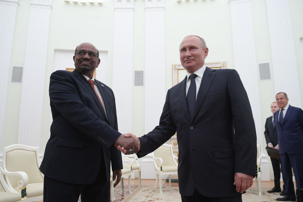 Sudan's President Omar al-Bashir (L) and Russia's President Vladimir Putin shake hands during a meeting at the Moscow Kremlin in July 2018 (Alexei Druzhinin—TASS)