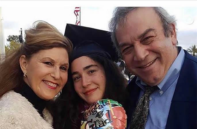 Lori Kaye, 60, is pictured here with her daughter and husband. (Photo courtesy of Yisroel Goldstein)