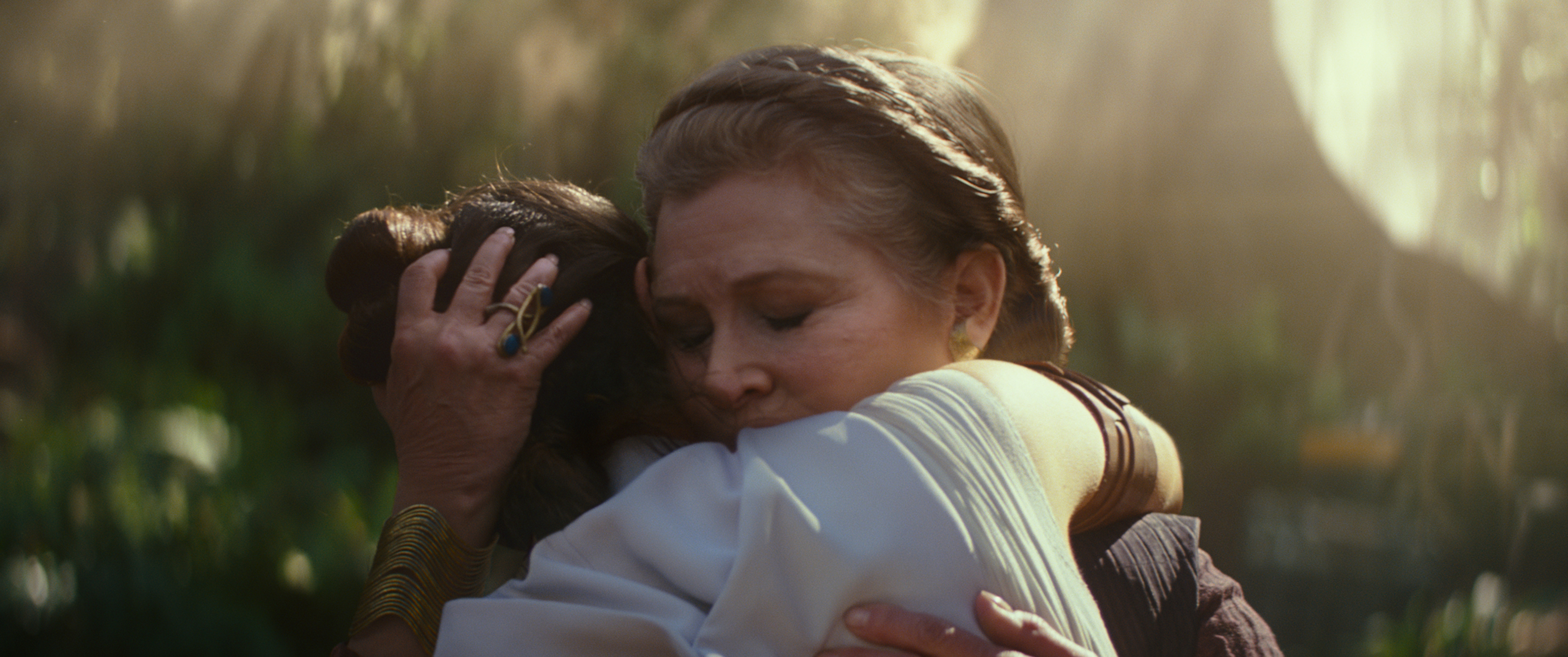 General Leia Organa (Carrie Fisher) and Rey (Daisy Ridley) in STAR WARS:  THE RISE OF SKYWALKER (Lucasfilm Ltd.)