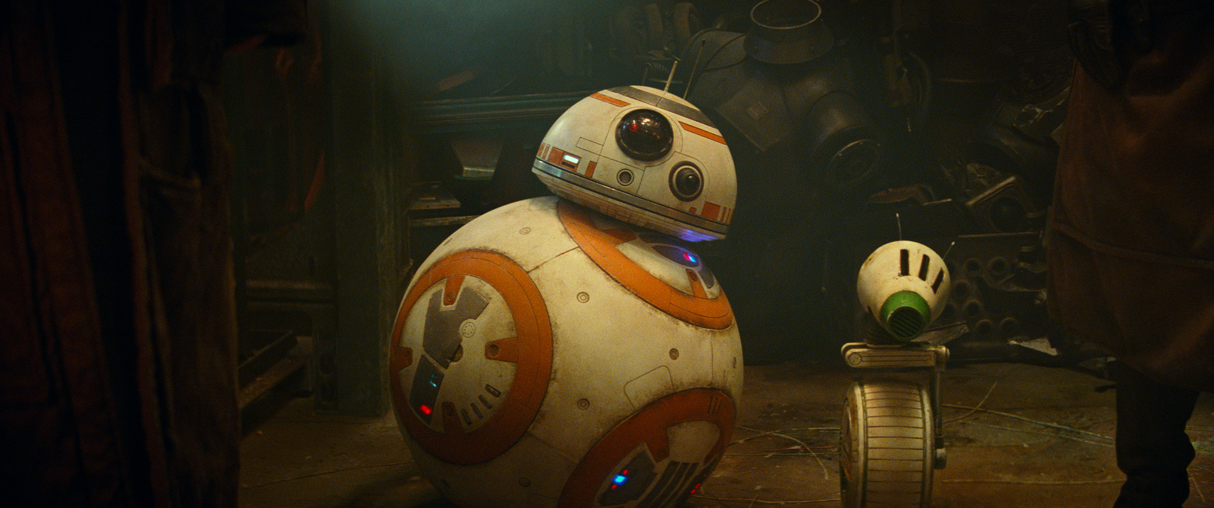 BB-8 and D-O in STAR WARS:  THE RISE OF SKYWALKER (Lucasflm Ltd.)