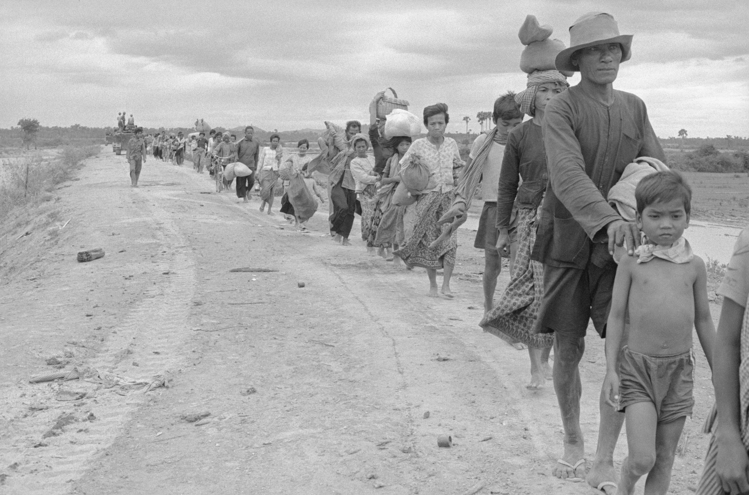 Long lines of refugees on the move some 17 kilometers from the capital in Cambodia in 1975 (Bettmann/Getty Images)