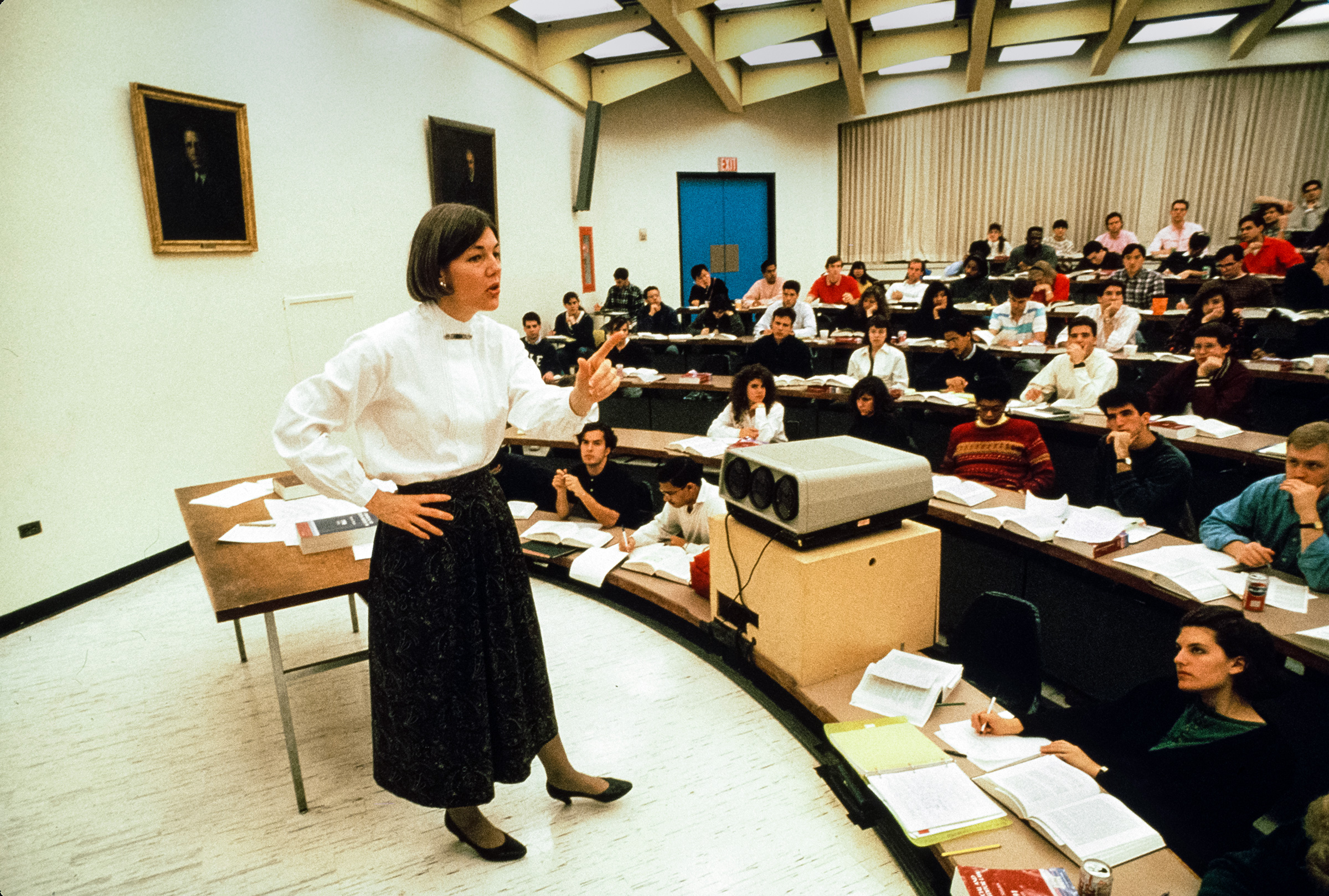 Warren teaching at the University of Pennsylvania Law School in Philadelphia in the early 1990s. (Leif Skoogfors—Getty Images)