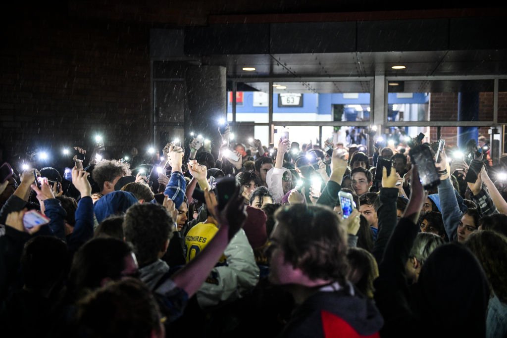 Students hold up their phones after leaving a candlelight vigil at Highlands Ranch High School on May 8, 2019. (Michael Ciaglo&mdash;Getty Images)