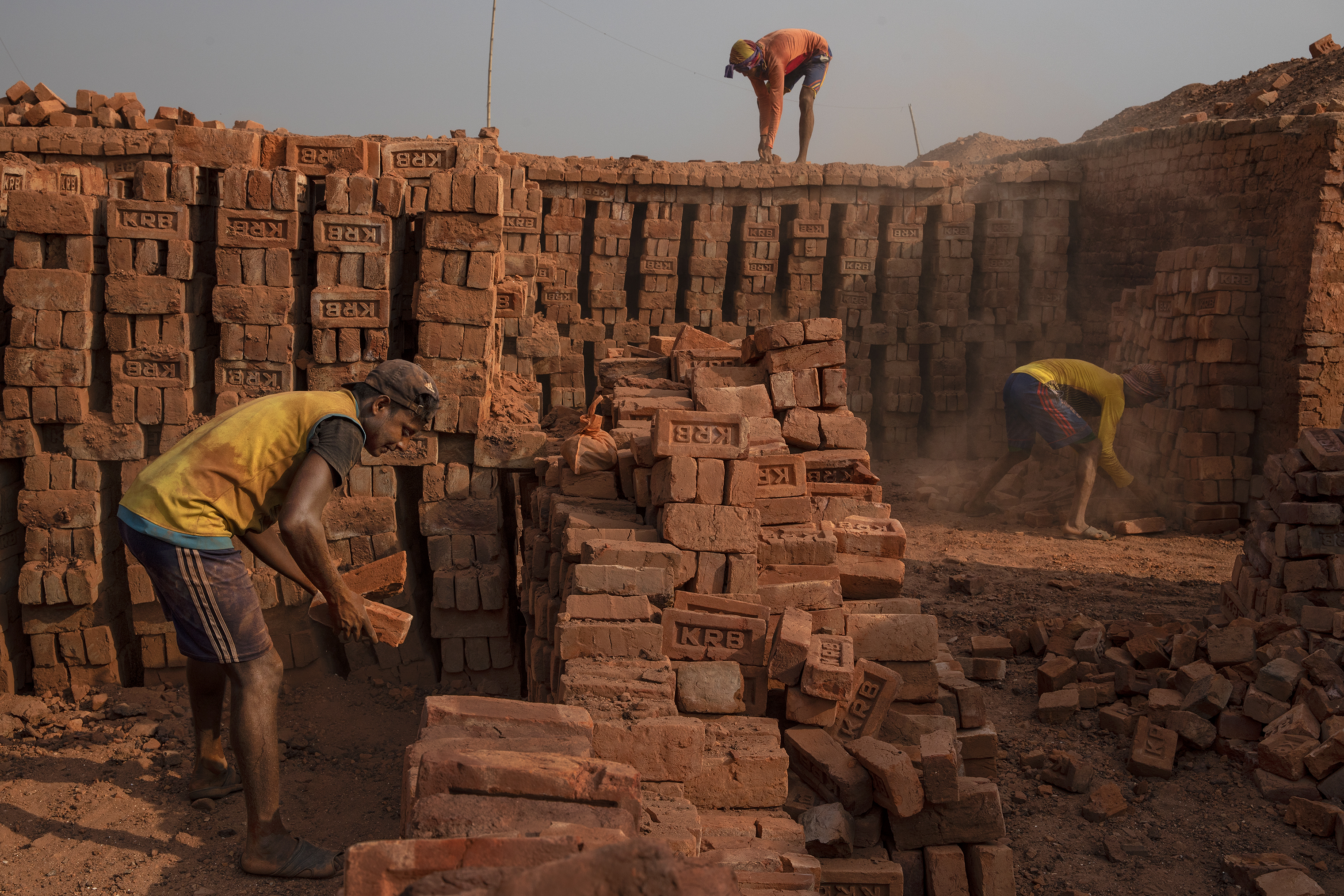 At a kiln outside Kutupalong camp, Rohingya refugees are employed for work that Bangladeshis won’t do. (James Nachtwey for TIME)