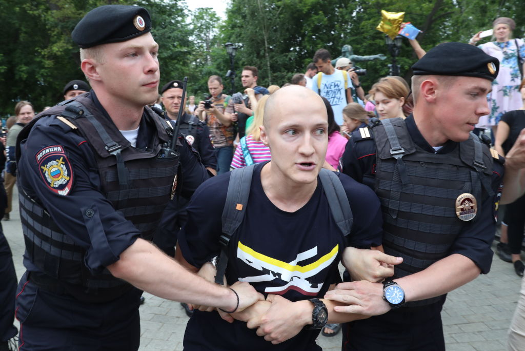 Russian authorities detain a man during a rally in support of journalist Ivan Golunov on June 12, 2019 in Moscow (Sergei Savostyanov—Sergei Savostyanov/TASS)