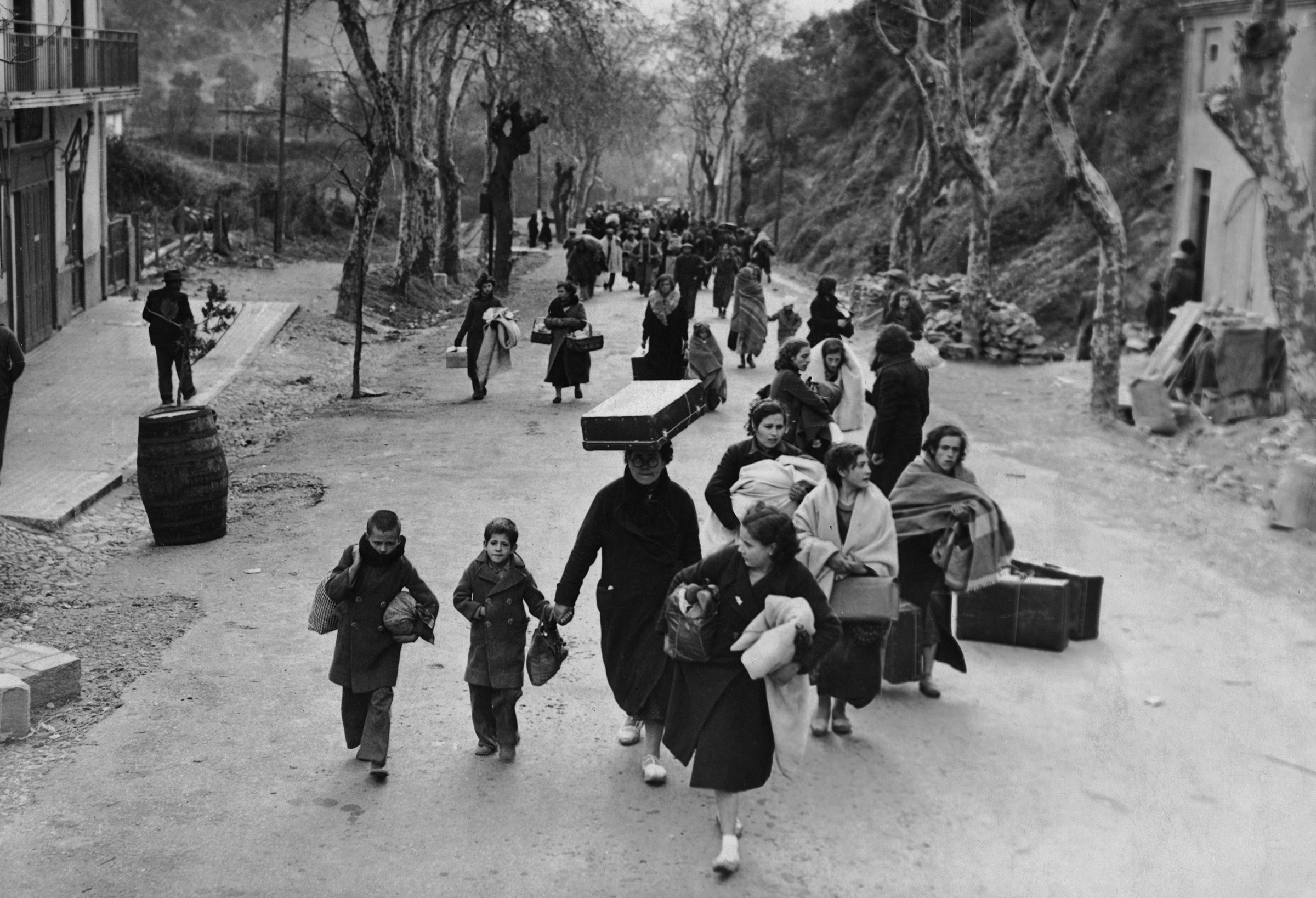 Refugees flee Paris in 1940. (FPG/Hulton Archive/Getty Images)