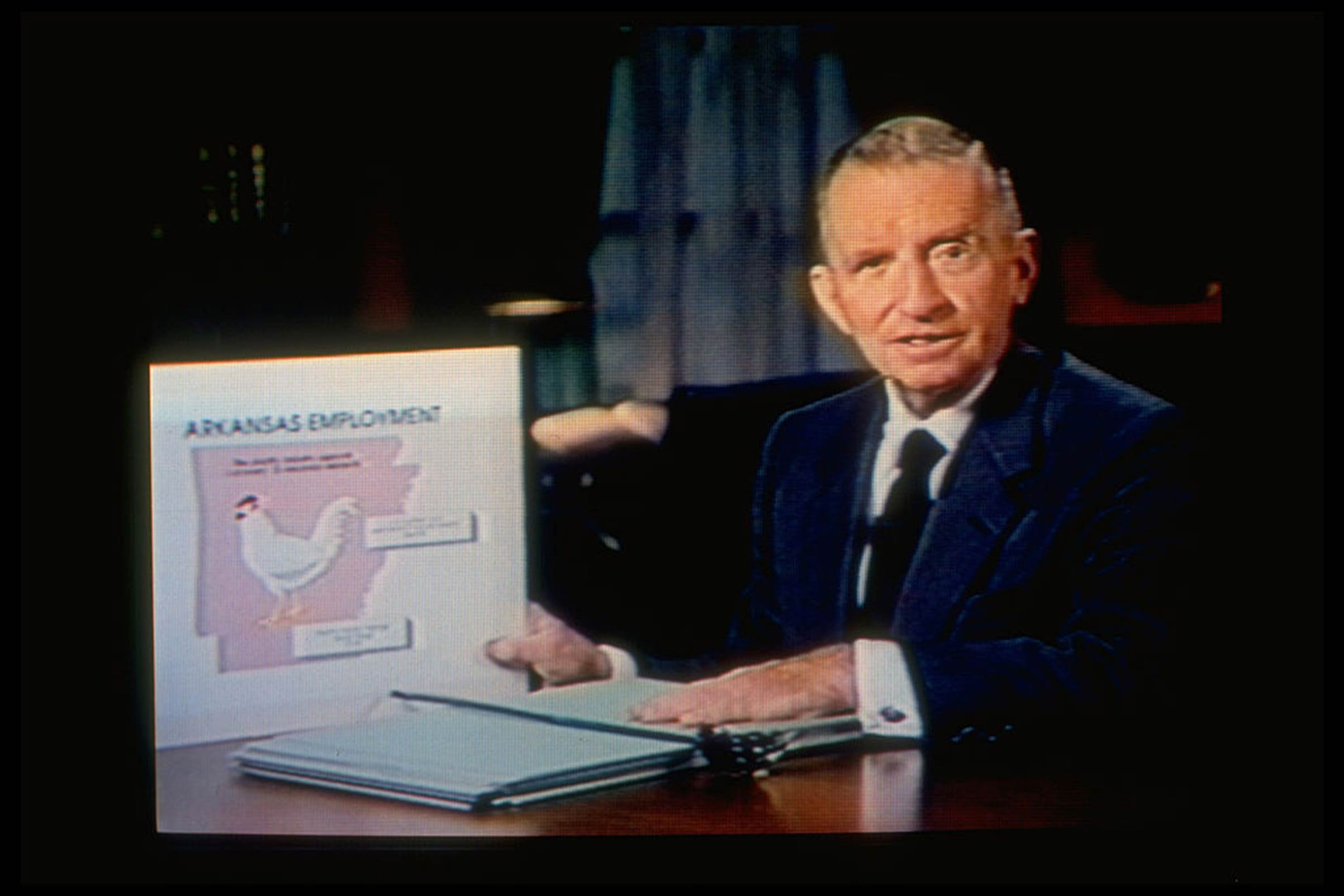 Texas magnate Ross Perot displaying an Arkansas state employment record chart to attack candidate Bill Clinton in a self-financed TV program that aired on Nov. 1, 1992. (Ted Thai—LIFE Images Collection/Getty Images)