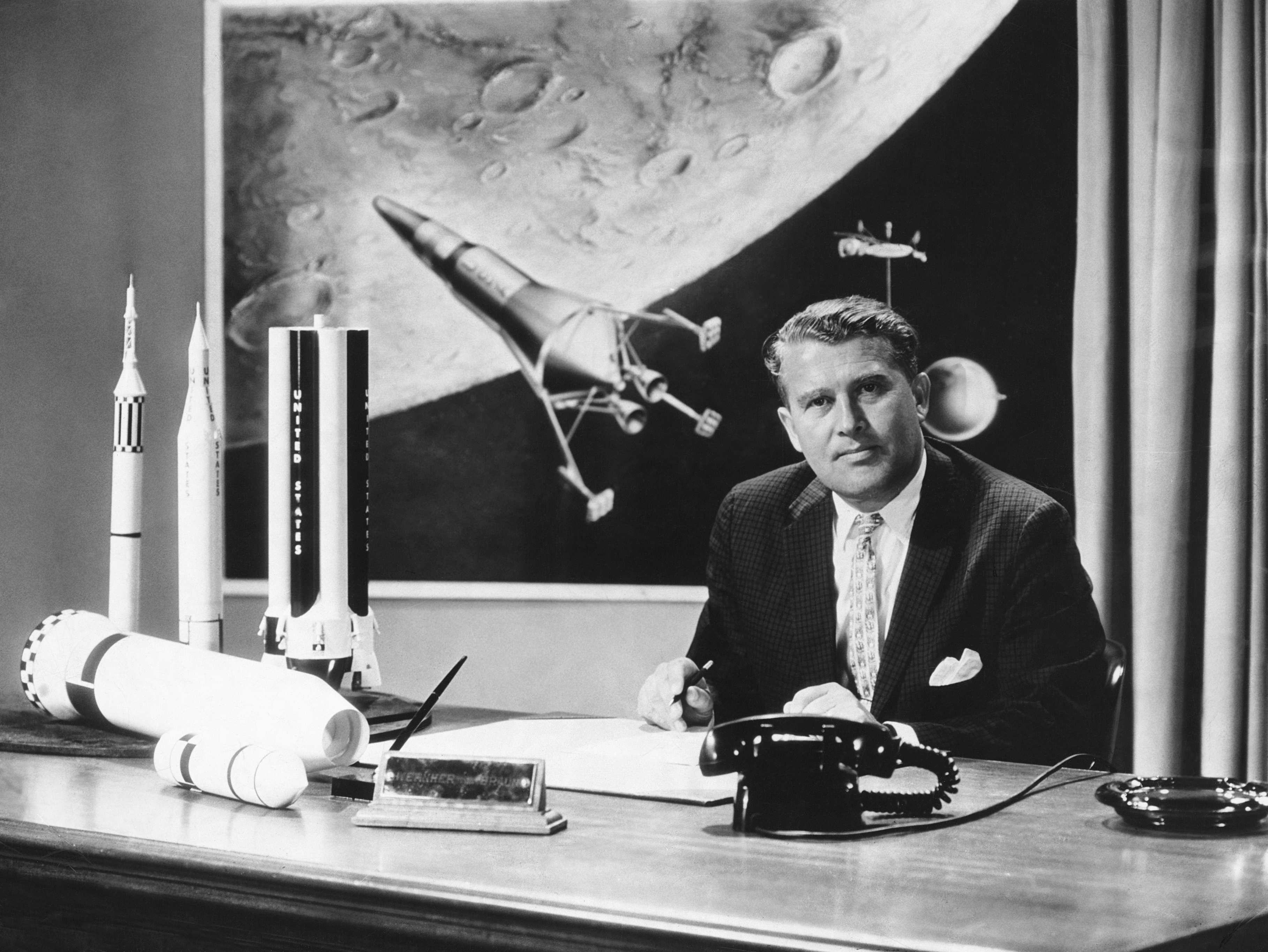 Werner von Braun (1912-1977), the German-born American rocket engineer with model rockets. (Hulton Deutsch—Corbis via Getty Images)