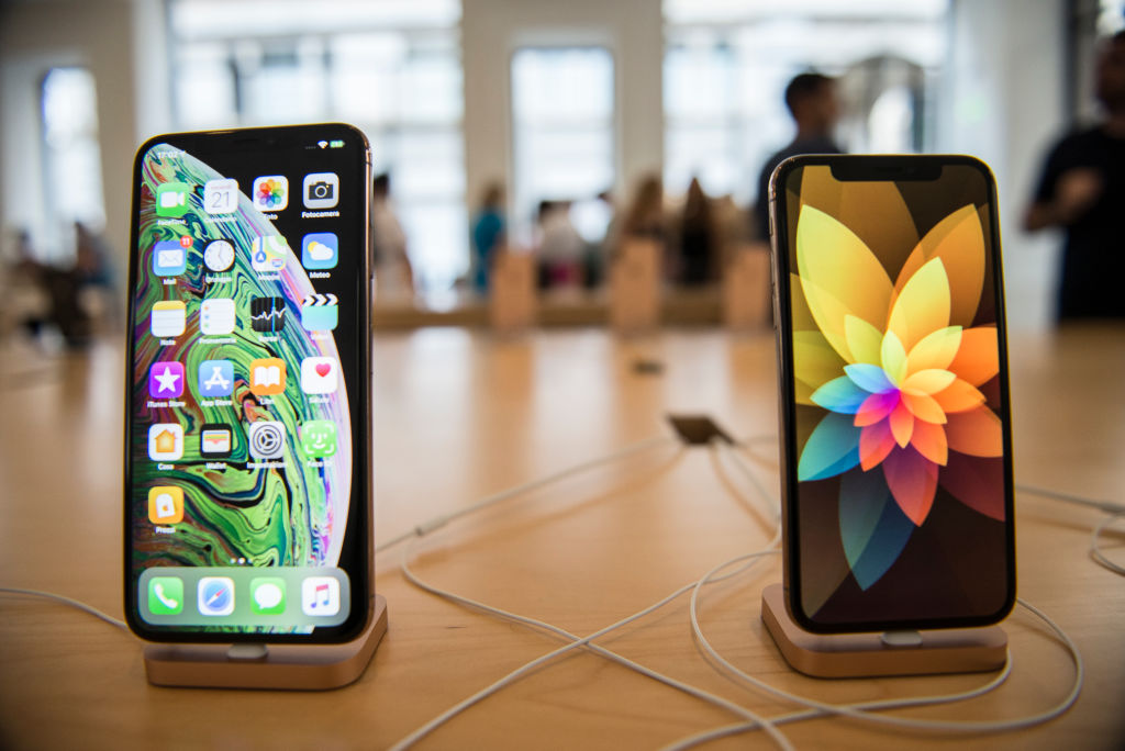 Apple iPhone XS displayed for sale in the store. (Stefano Guidi&mdash;LightRocket via Getty Images)